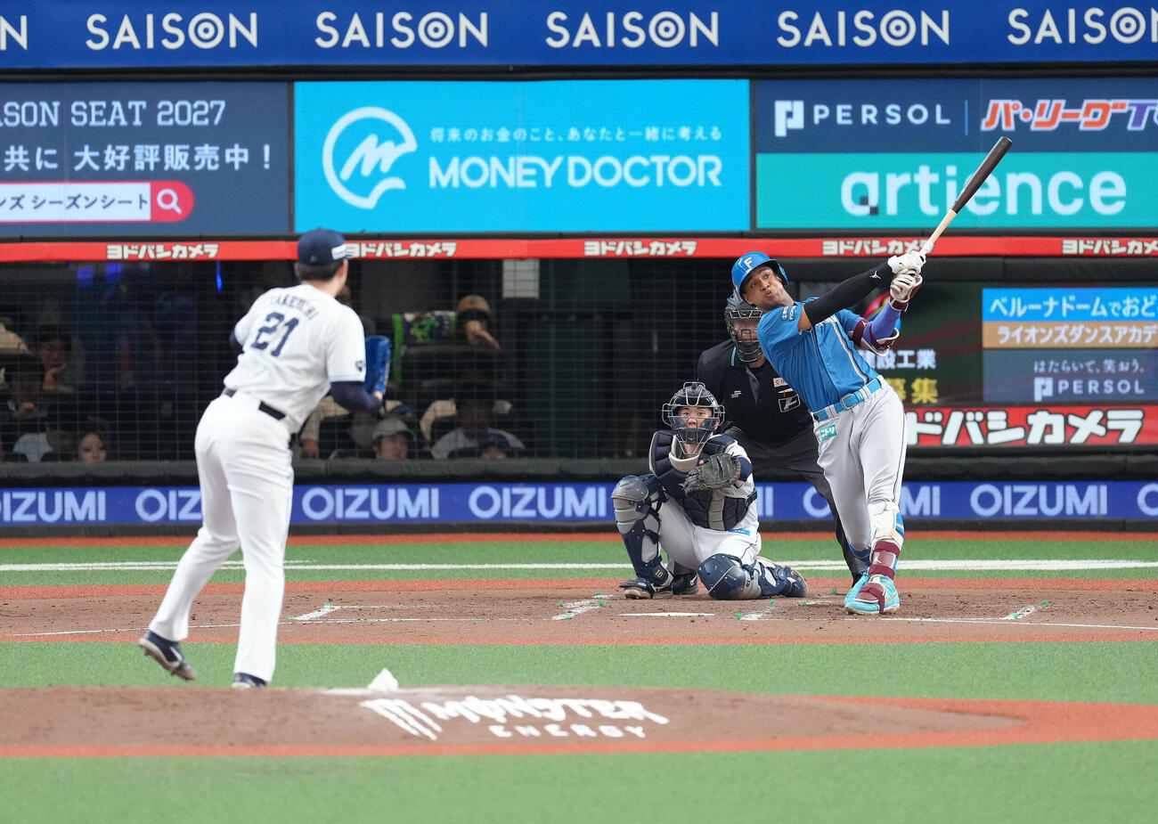 西武対日本ハム　4回表日本ハム1死、万波中正は左越え本塁打を放つ。投手武内夏暉（撮影・足立雅史）
