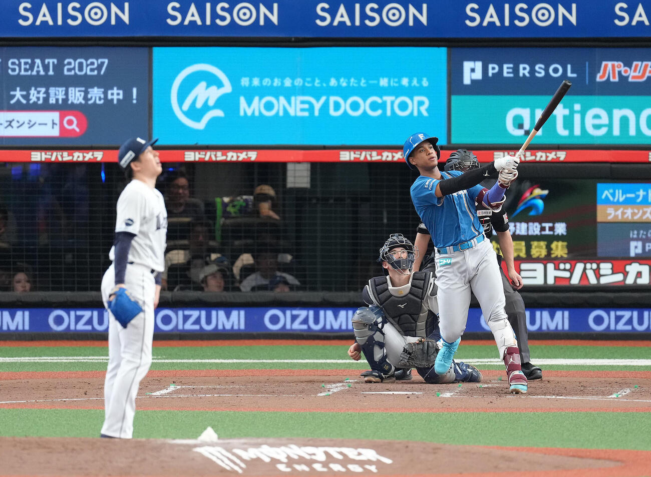 西武対日本ハム　4回表日本ハム1死、万波中正は左越え本塁打を放つ。投手武内夏暉（撮影・足立雅史）