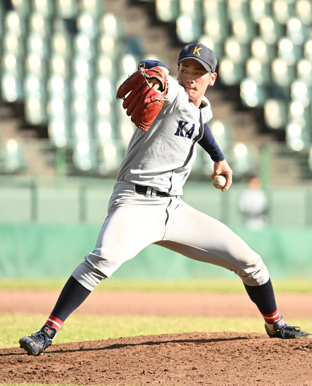 立命大対関大　6回表立命大、2番手で登板する関大の百合沢飛（撮影・滝沢美穂子）