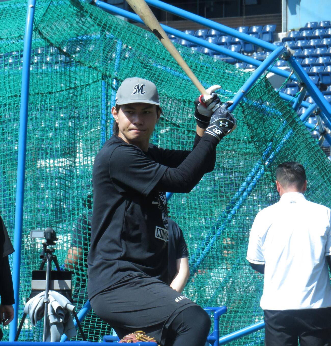 ロングティーをおこなう藤原恭大
