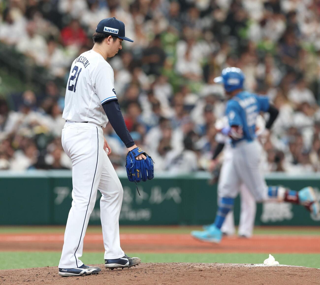 西武対日本ハム　4回表、万波中正に本塁打を浴びる武内夏暉（撮影・黒川智章）