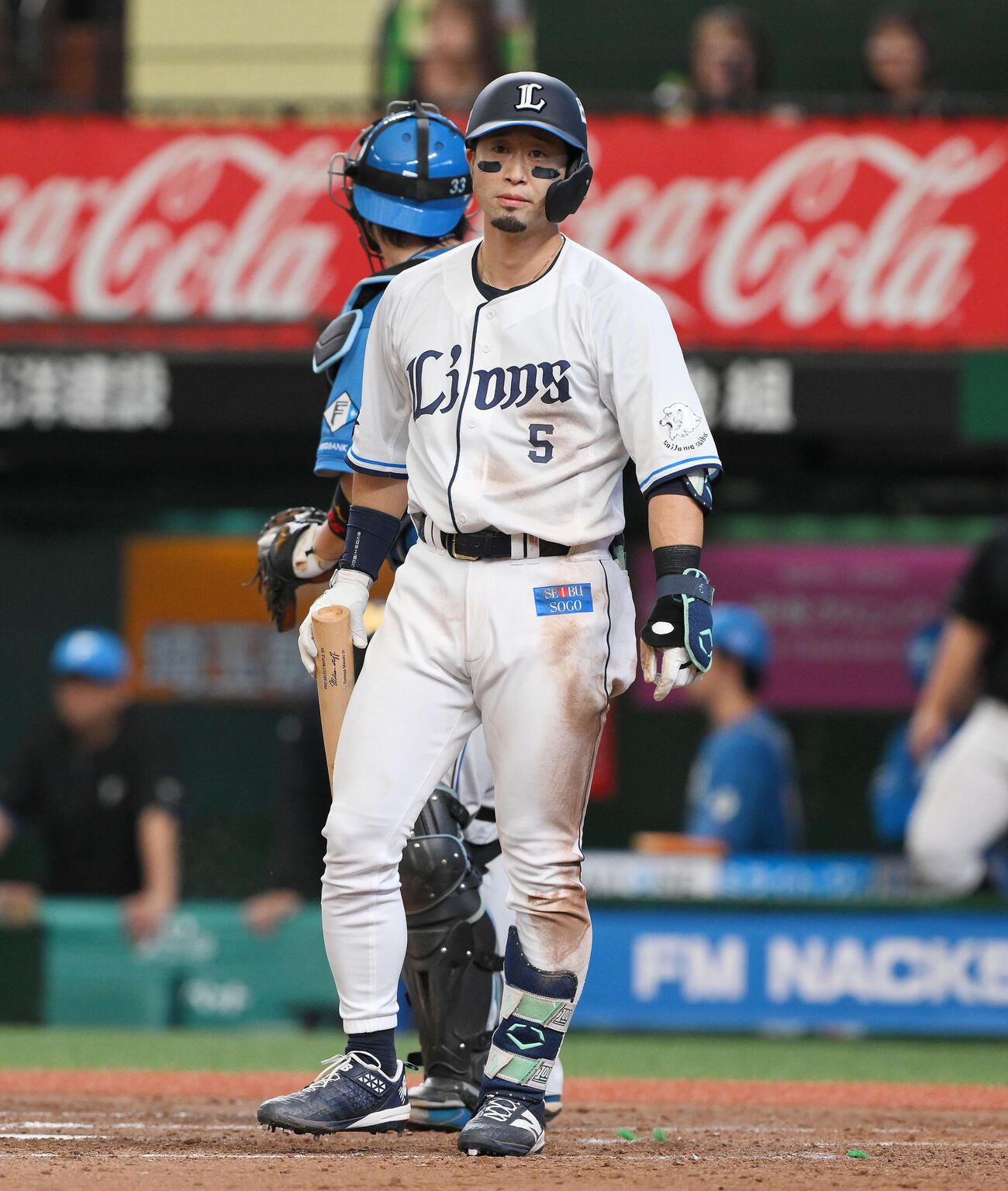 西武対日本ハム　5回裏西武1死二、三塁、外崎修汰は四球を選ぶ（撮影・滝沢徹郎）
