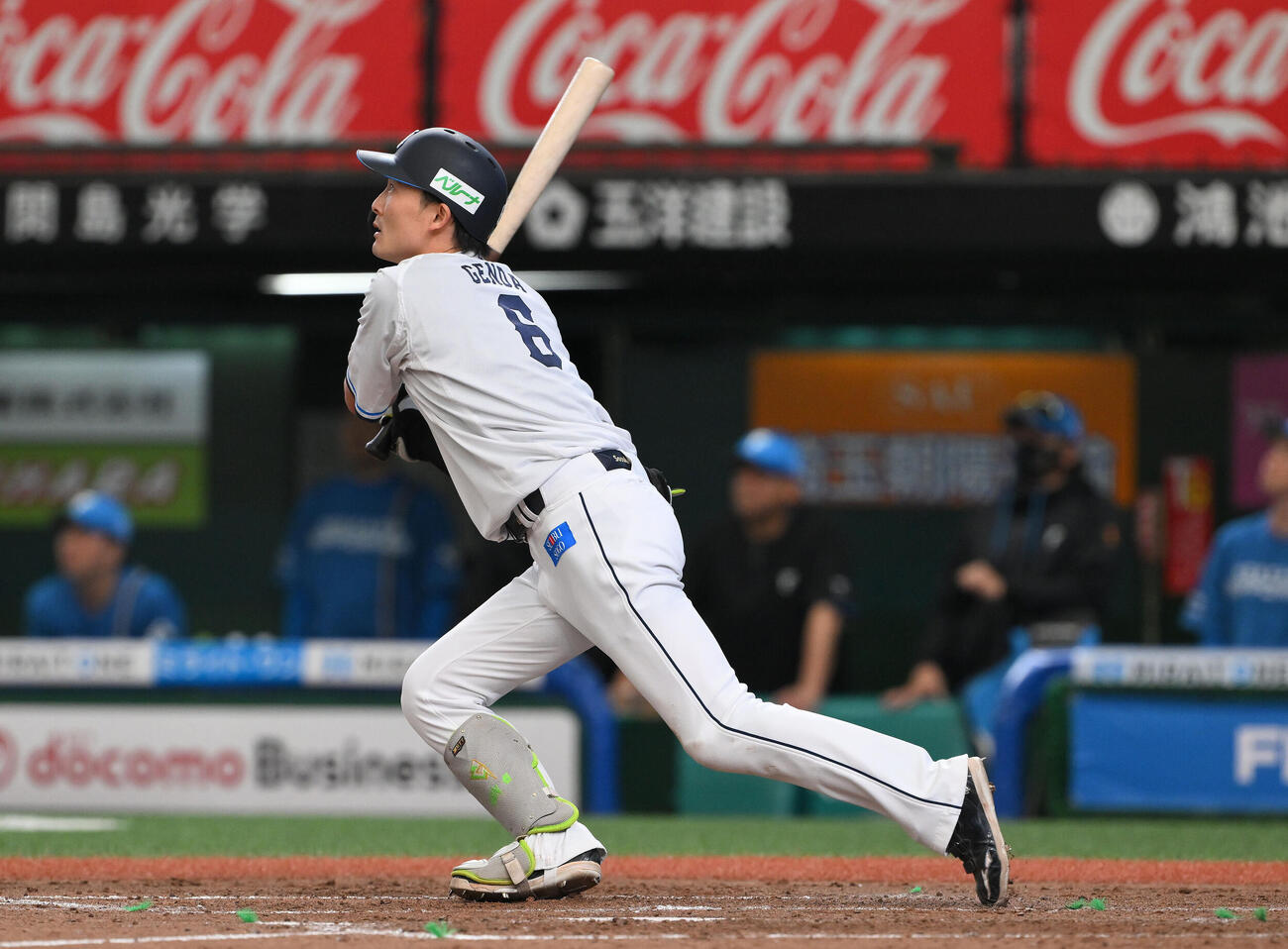 西武対日本ハム　5回裏西武1死満塁、源田壮亮は犠飛を放つ（撮影・滝沢徹郎）