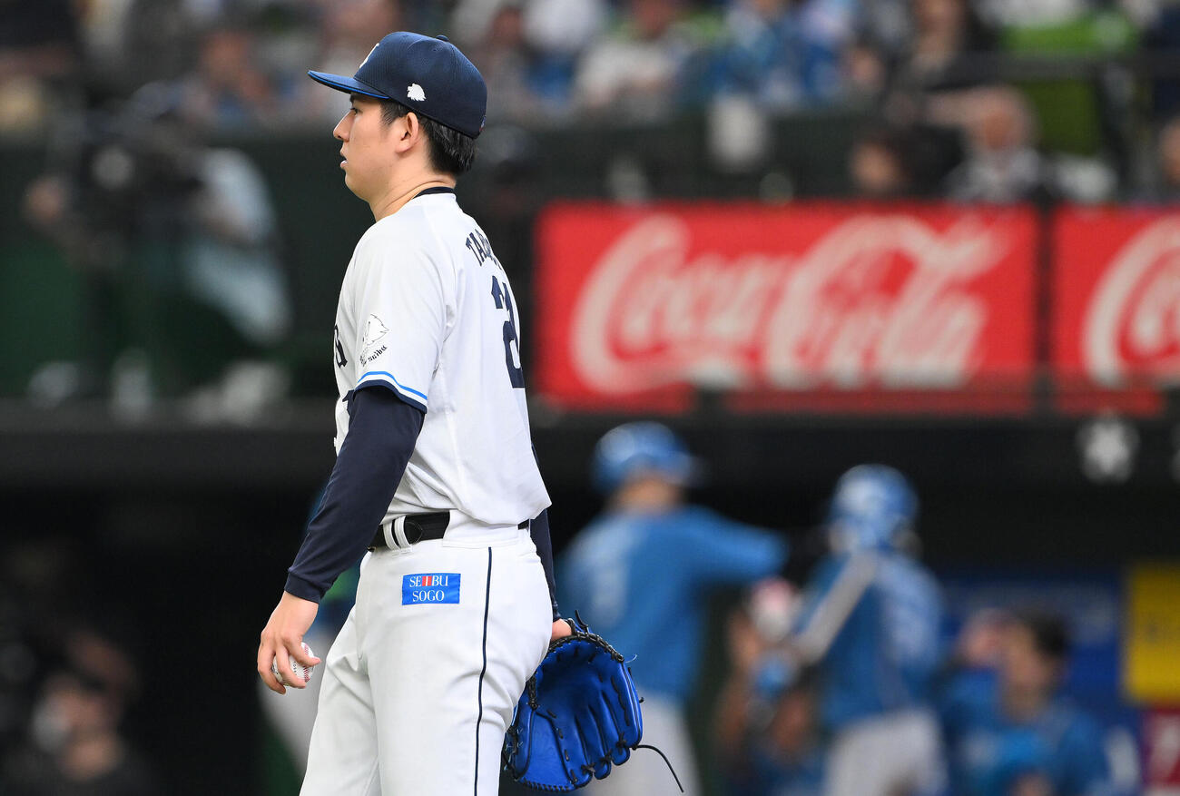 西武対日本ハム　5回表日本ハム無死一、三塁、、奈良間大己に犠飛を許した武内夏暉（撮影・滝沢徹郎）