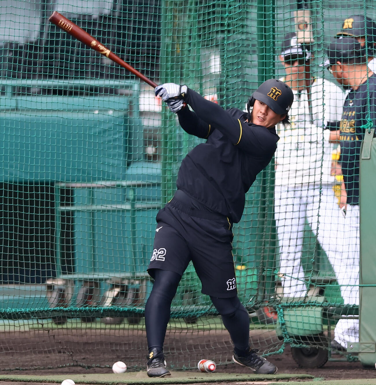 打撃練習する阪神前川右京（撮影・加藤哉）