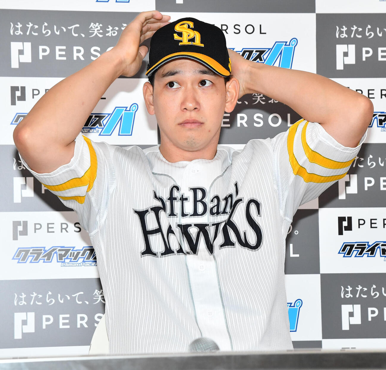 パーソルCSパ　ファイナルステージ前日会見の席につくソフトバンク栗原陵矢（撮影・岩下翔太）