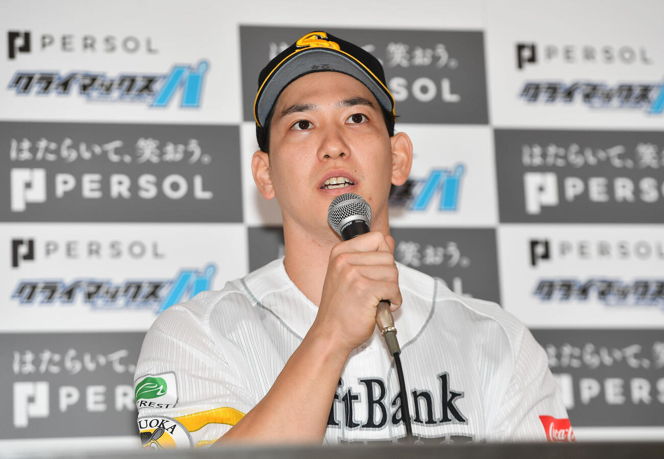 パーソルCSパ　ファイナルステージ前日会見を行うソフトバンク栗原陵矢（撮影・岩下翔太）