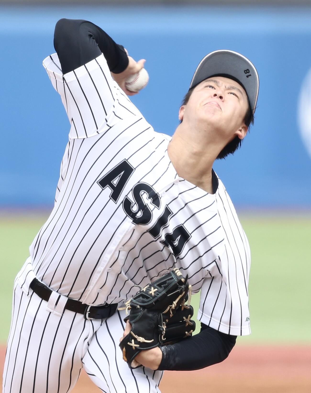 国学院大対亜大　先発登板で力投する亜大・川尻啓人（撮影・河田真司）