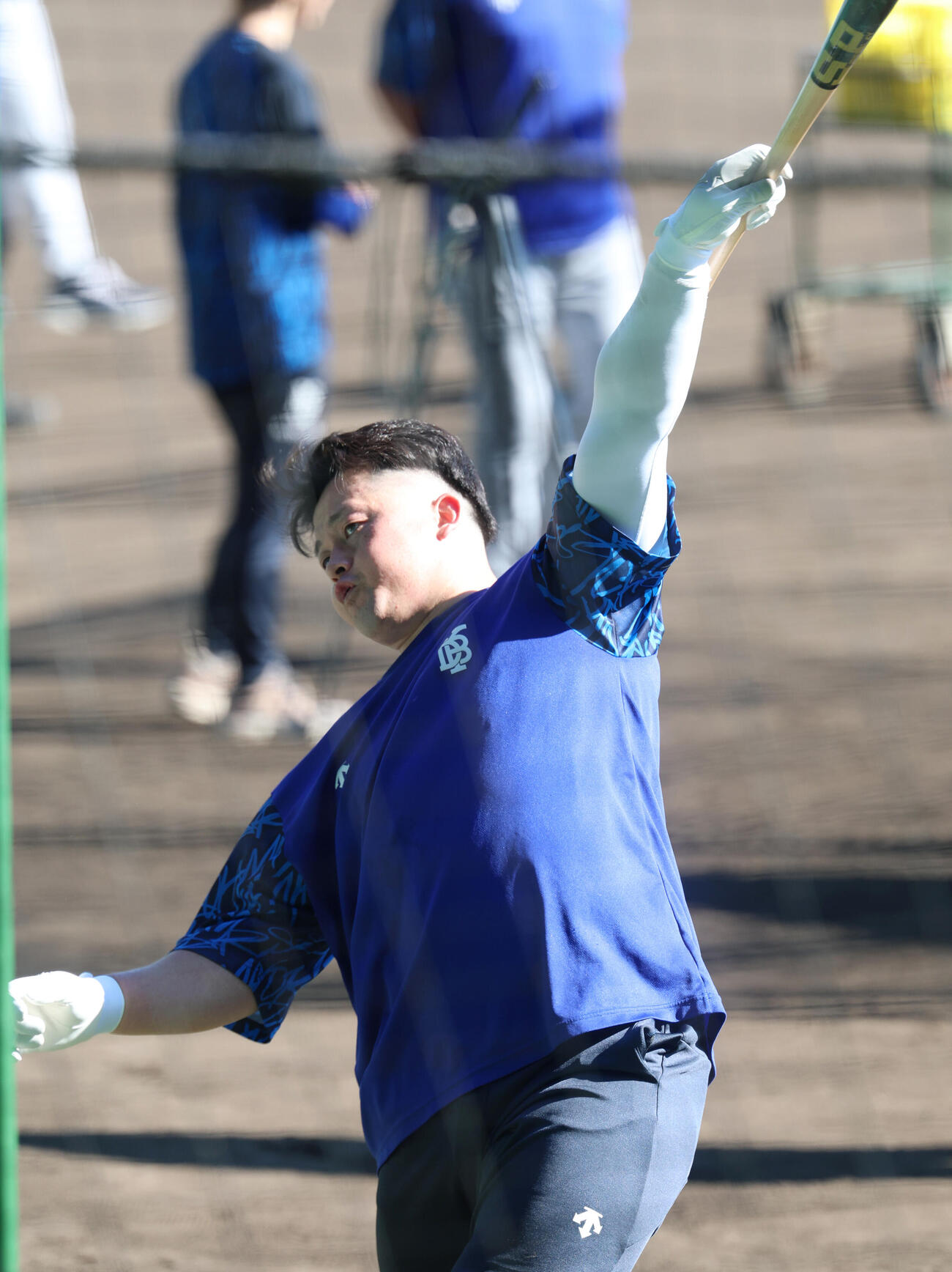 CS前日練習でT打撃をするDeNA牧秀悟（撮影・増田悦実）