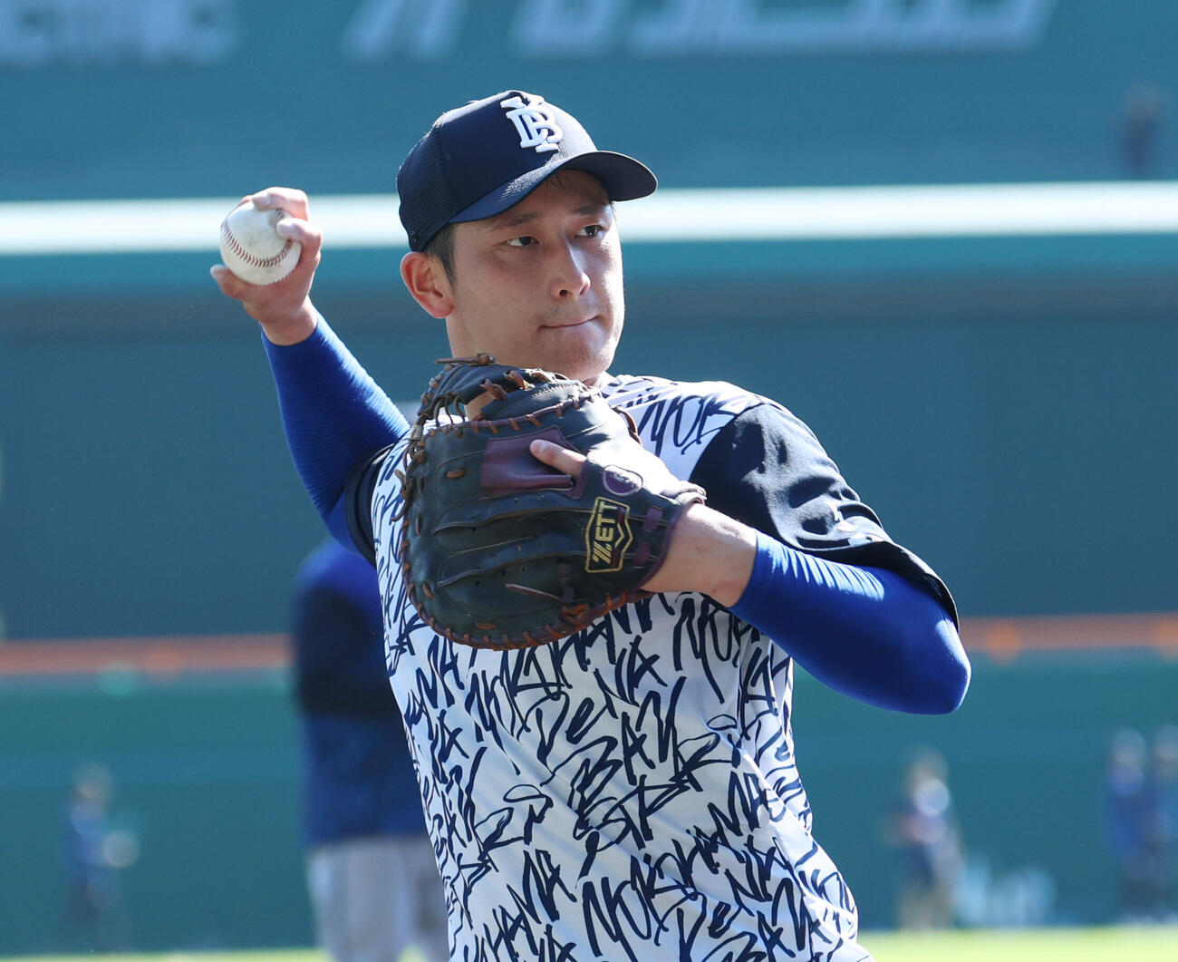 CS前日練習でキャッチボールをするDeNA松尾汐恩（撮影・増田悦実）