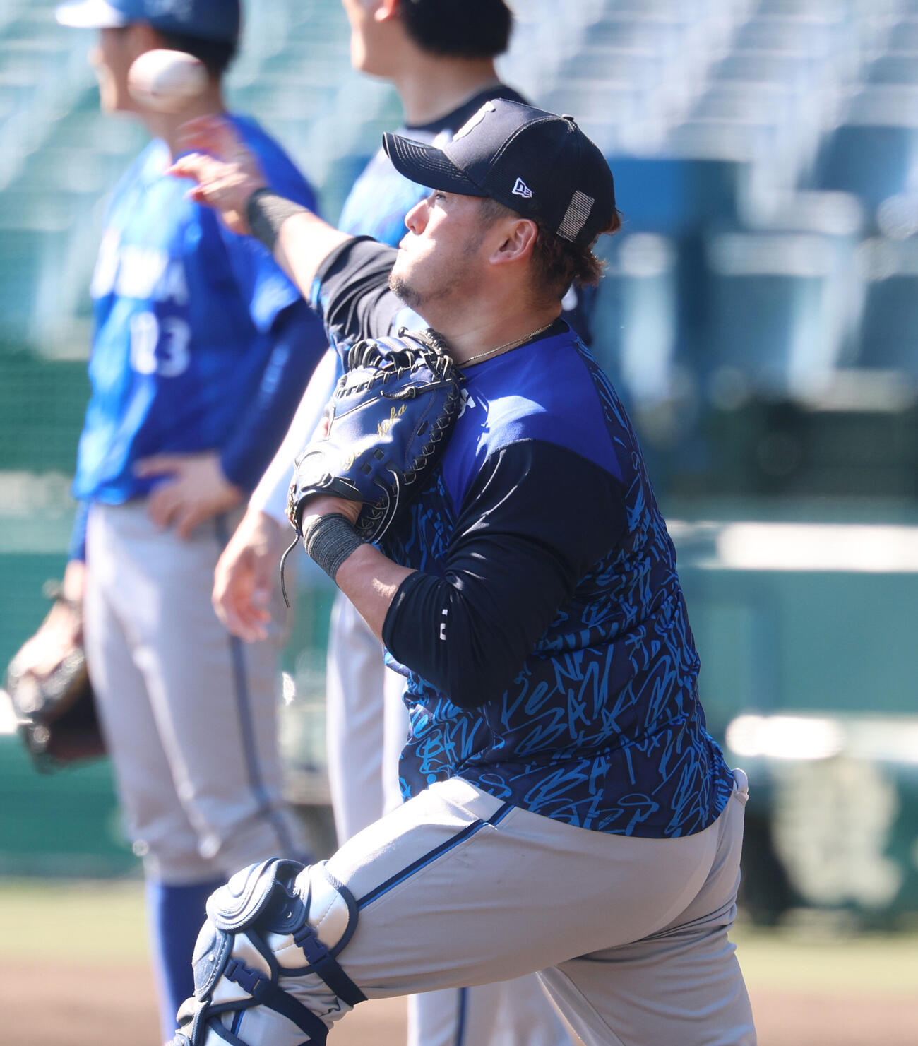CS前日練習でノックを受けるDeNA戸柱恭孝（撮影・増田悦実）