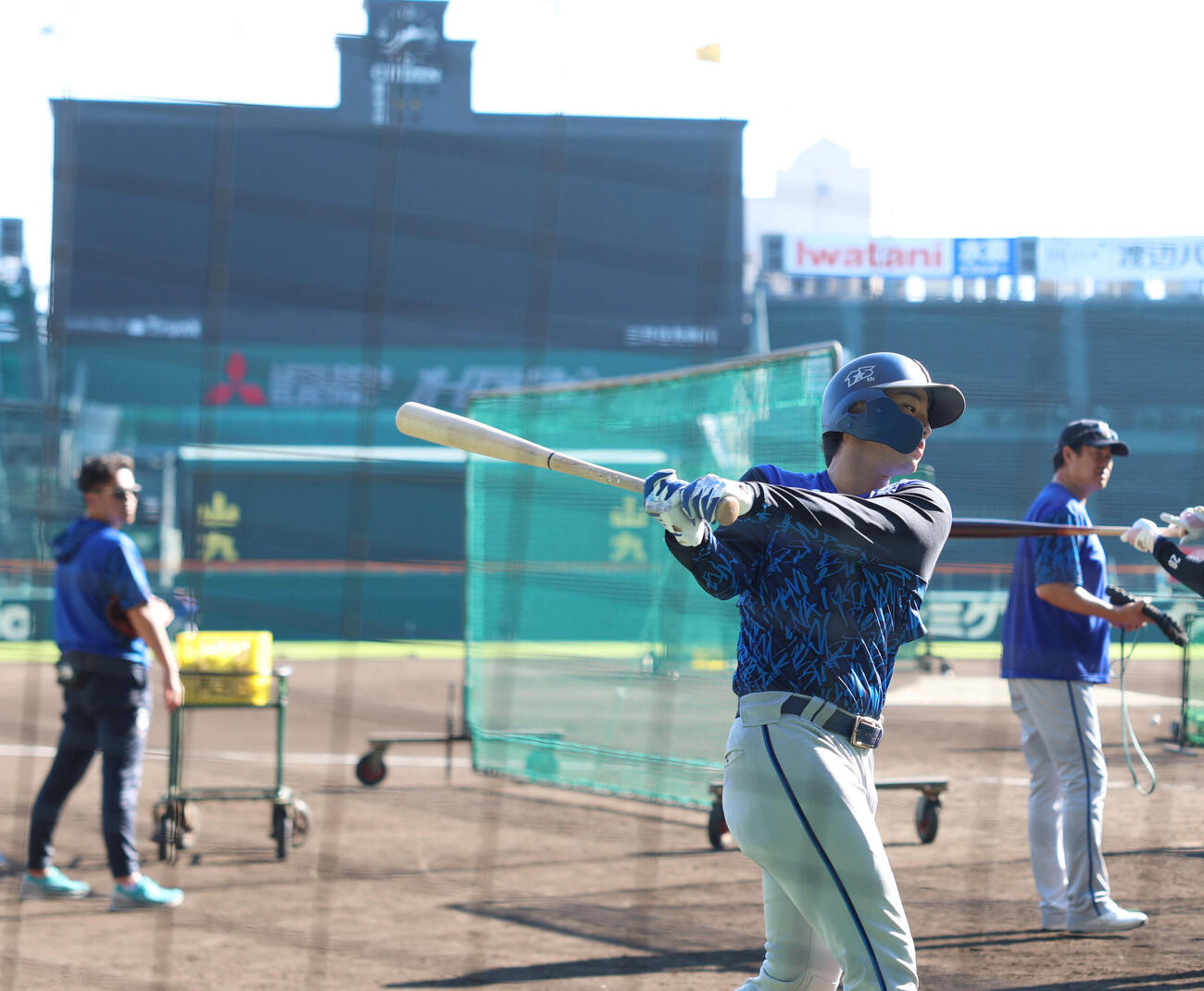 CS前日練習でT打撃をするDeNA度会隆輝（撮影・増田悦実）