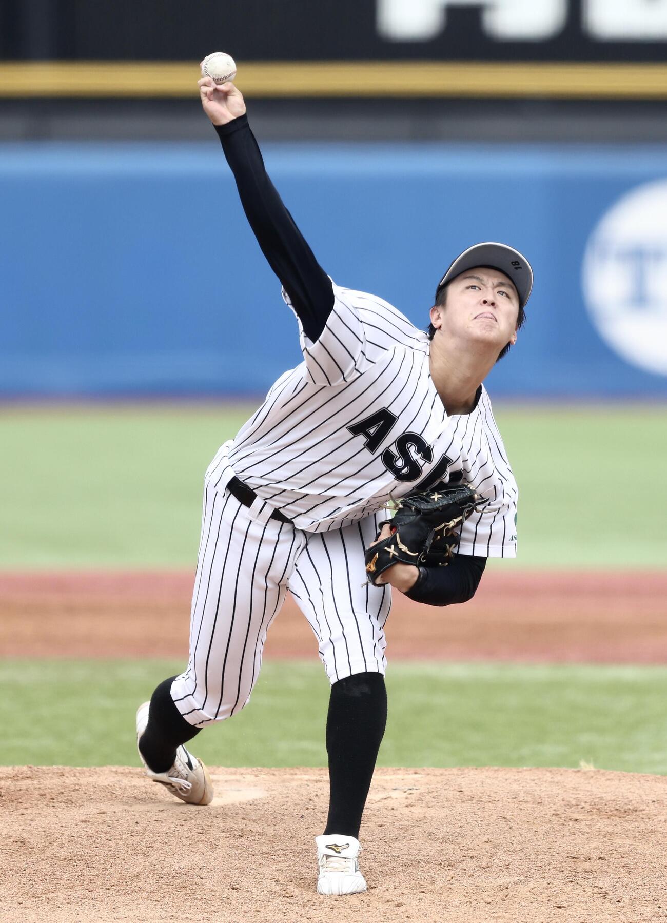 国学院大対亜大　先発登板で力投する亜大・川尻啓人（撮影・河田真司）