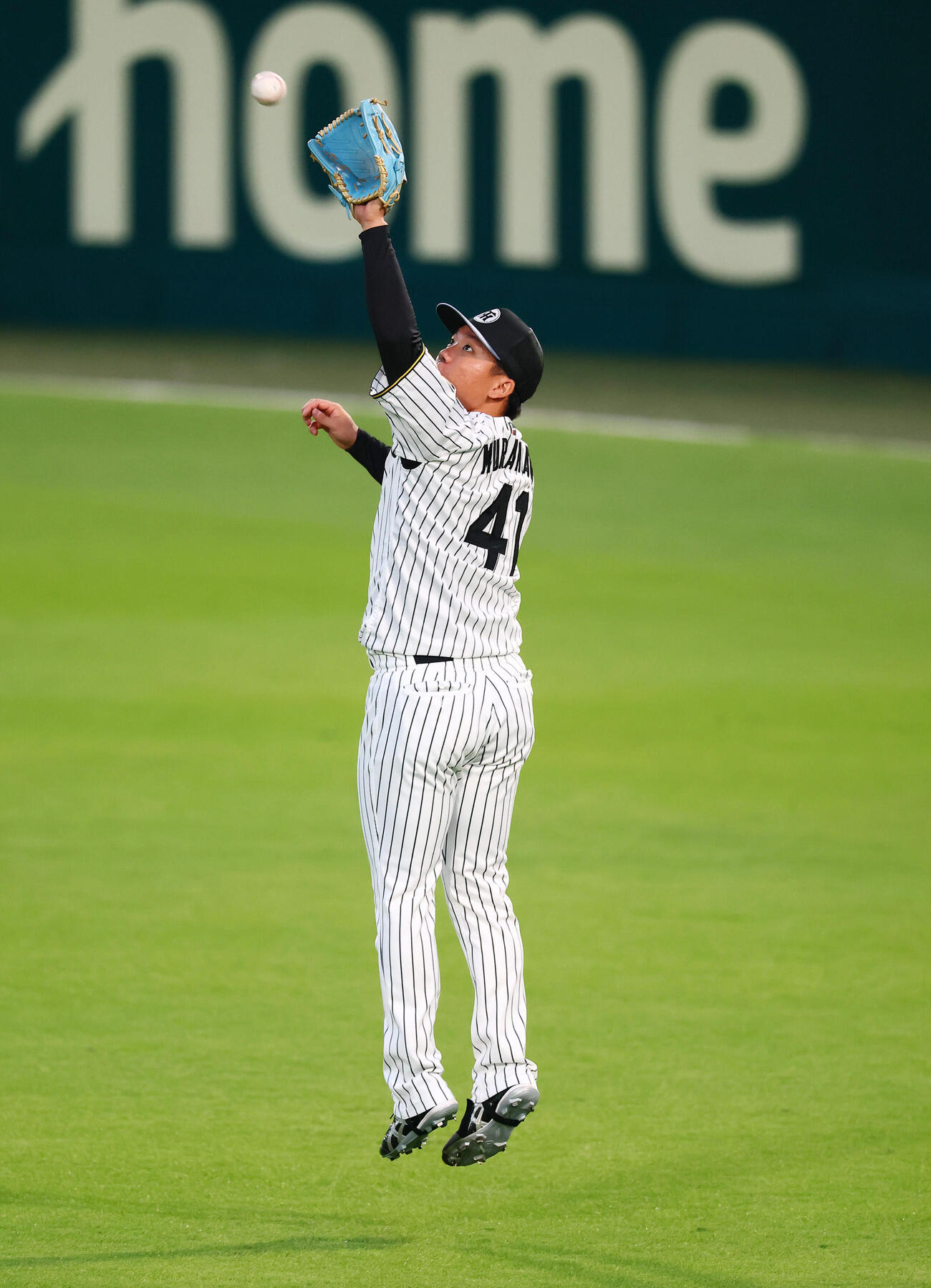 前日練習でキャッチボールする阪神村上頌樹（撮影・加藤哉）