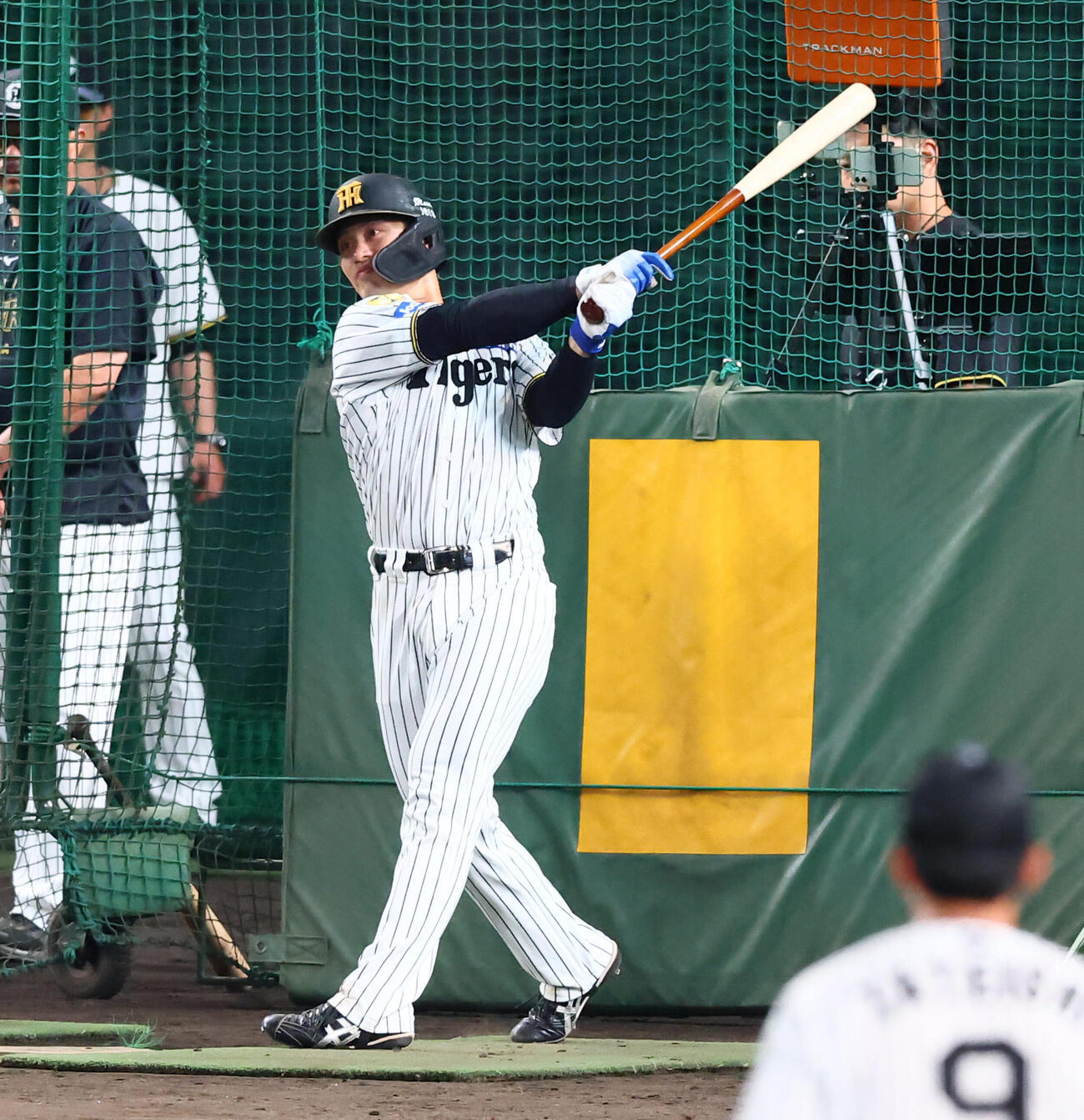 CSファイナル前日練習　打撃練習する阪神坂本誠志郎　（撮影・加藤哉）