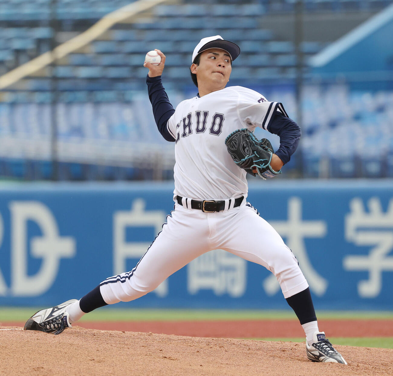 東洋大対中大　先発した中大・東恩納蒼（撮影・柴田隆二）