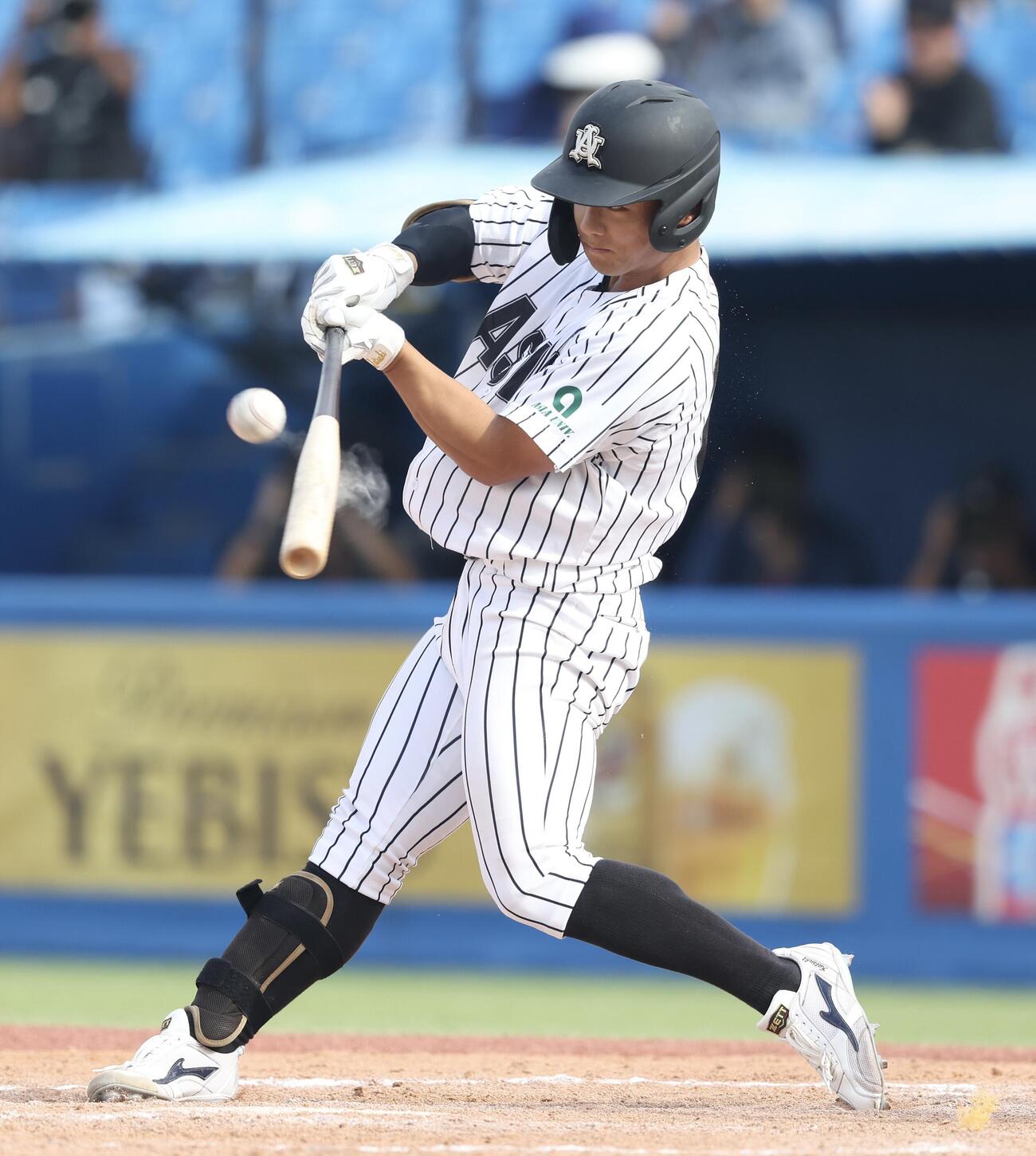 亜大対国学院大　8回表亜大1死三塁、犠飛を放ち同点にする入耒田華月
（撮影・河田真司）