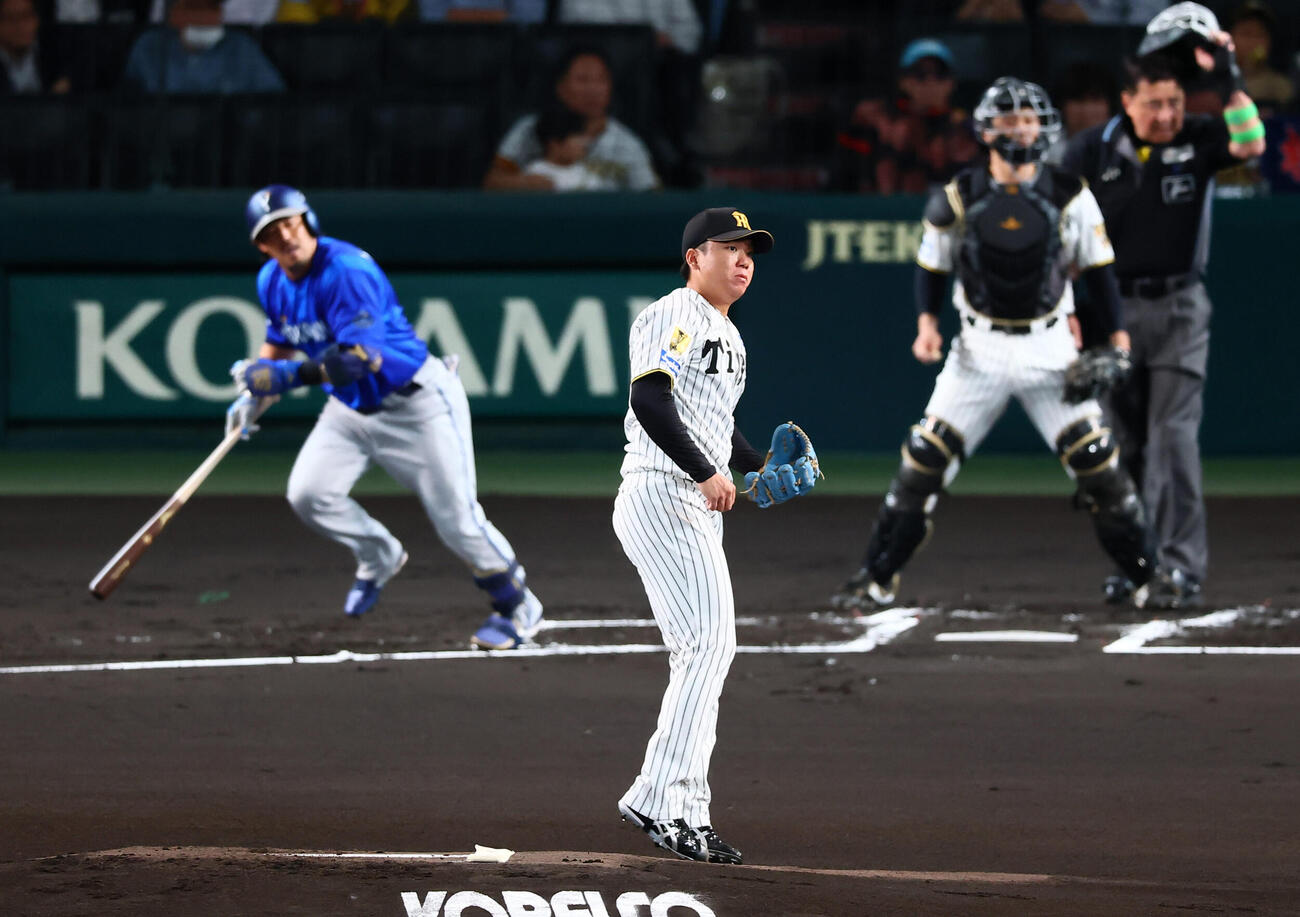 阪神対DeNA 1回表DeNA1死一、二塁、村上頌樹は宮崎敏郎に左線へ先制適時打を許し失点する（撮影・加藤哉）