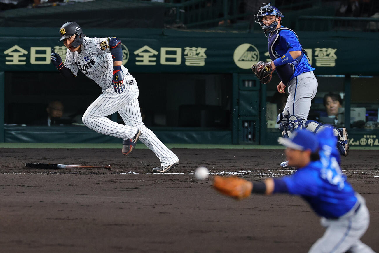 阪神対DeNA 2回裏阪神1死、大山悠輔は安打を放つ（撮影・上田博志）