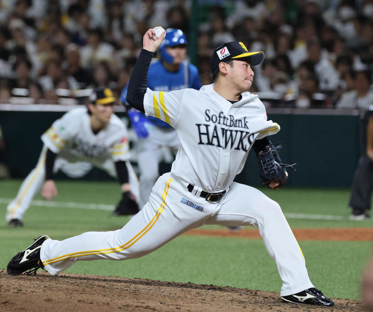 ソフトバンク対日本ハム　3回表日本ハム2死満塁、ソフトバンク2番手の鈴木豪太（撮影・加藤孝規）