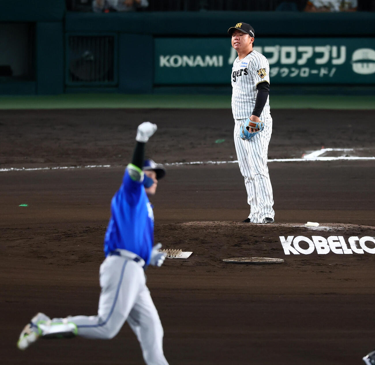 阪神対DeNA 6回表DeNA2死、村上頌樹は佐野恵太にソロ本塁打を浴びる（撮影・加藤哉）