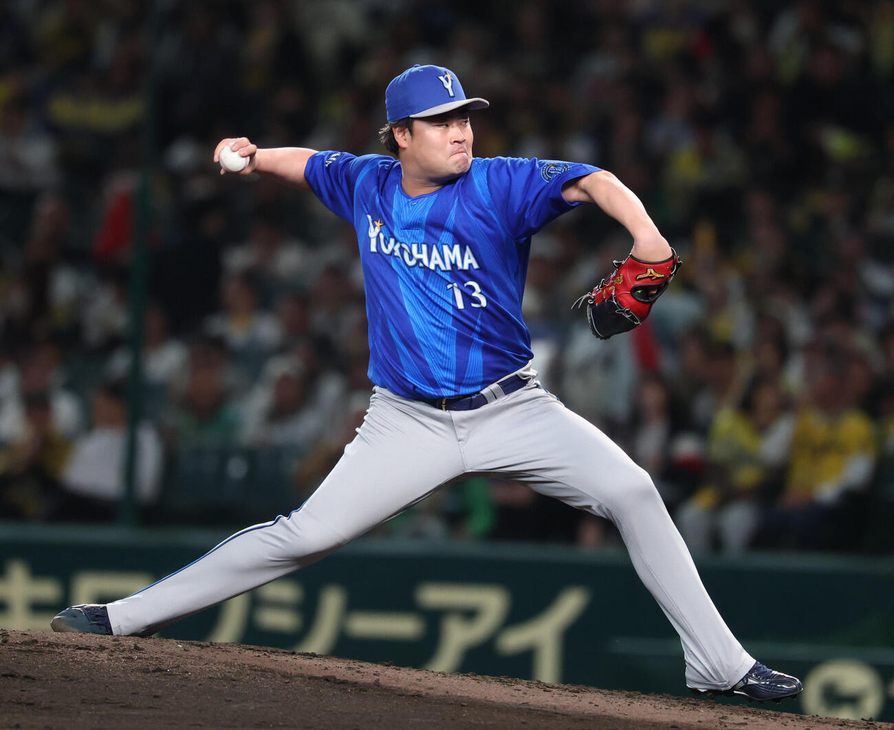 阪神対DeNA DeNA3番手で登板し力投する伊勢大夢（撮影・増田悦実）