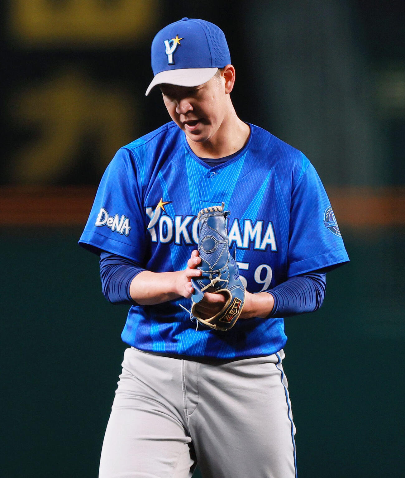 阪神対DeNA 2回裏阪神2死一、二塁、平良拳太郎は坂本誠志郎を空振り三振に仕留める（撮影・上山淳一）