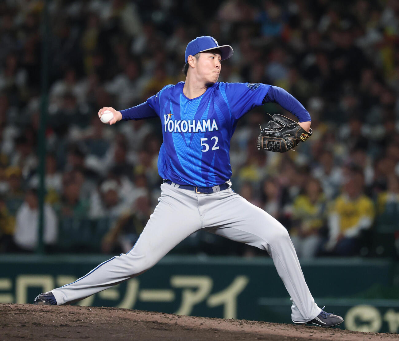 阪神対DeNA DeNA4番手で登板し力投する浜地真澄（撮影・増田悦実）