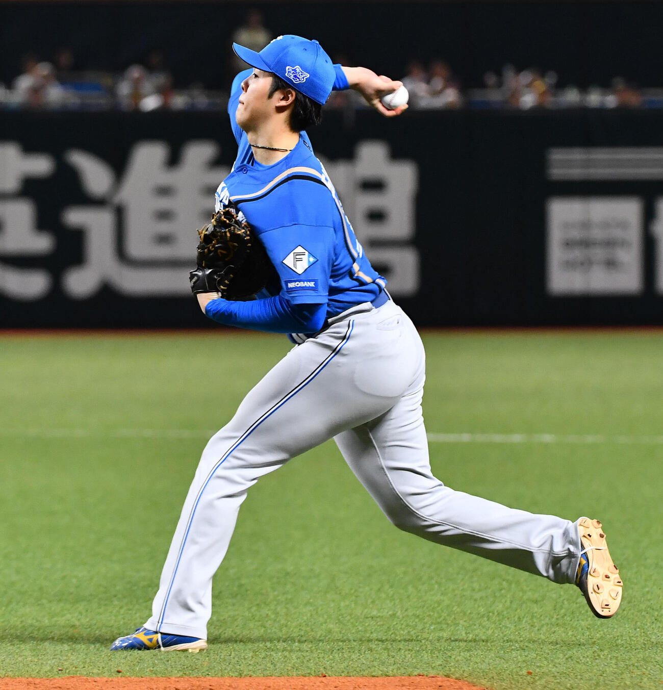 ソフトバンク対日本ハム　4回裏ソフトバンク1死満塁、柳町達の一ゴロを本塁へ悪送球する柴田獅子（撮影・岩下翔太）