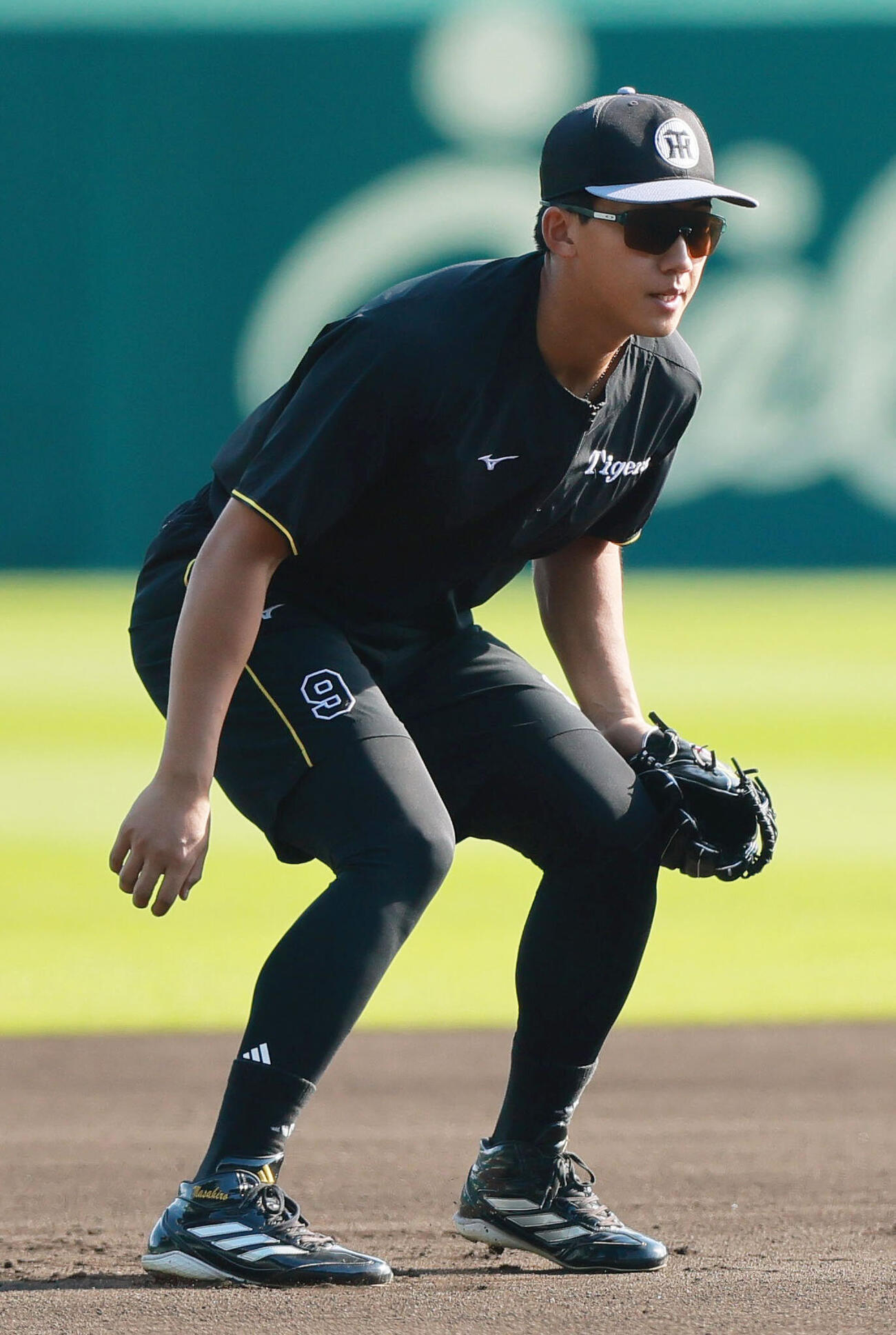 阪神対DeNA　試合前の練習で三塁ノックを受ける阪神立石正広（撮影・上山淳一）