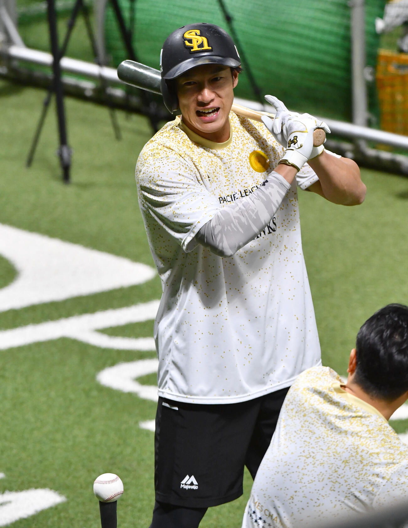 ソフトバンク対日本ハム　試合前、打撃練習を行うソフトバンク柳田悠岐（撮影・岩下翔太）