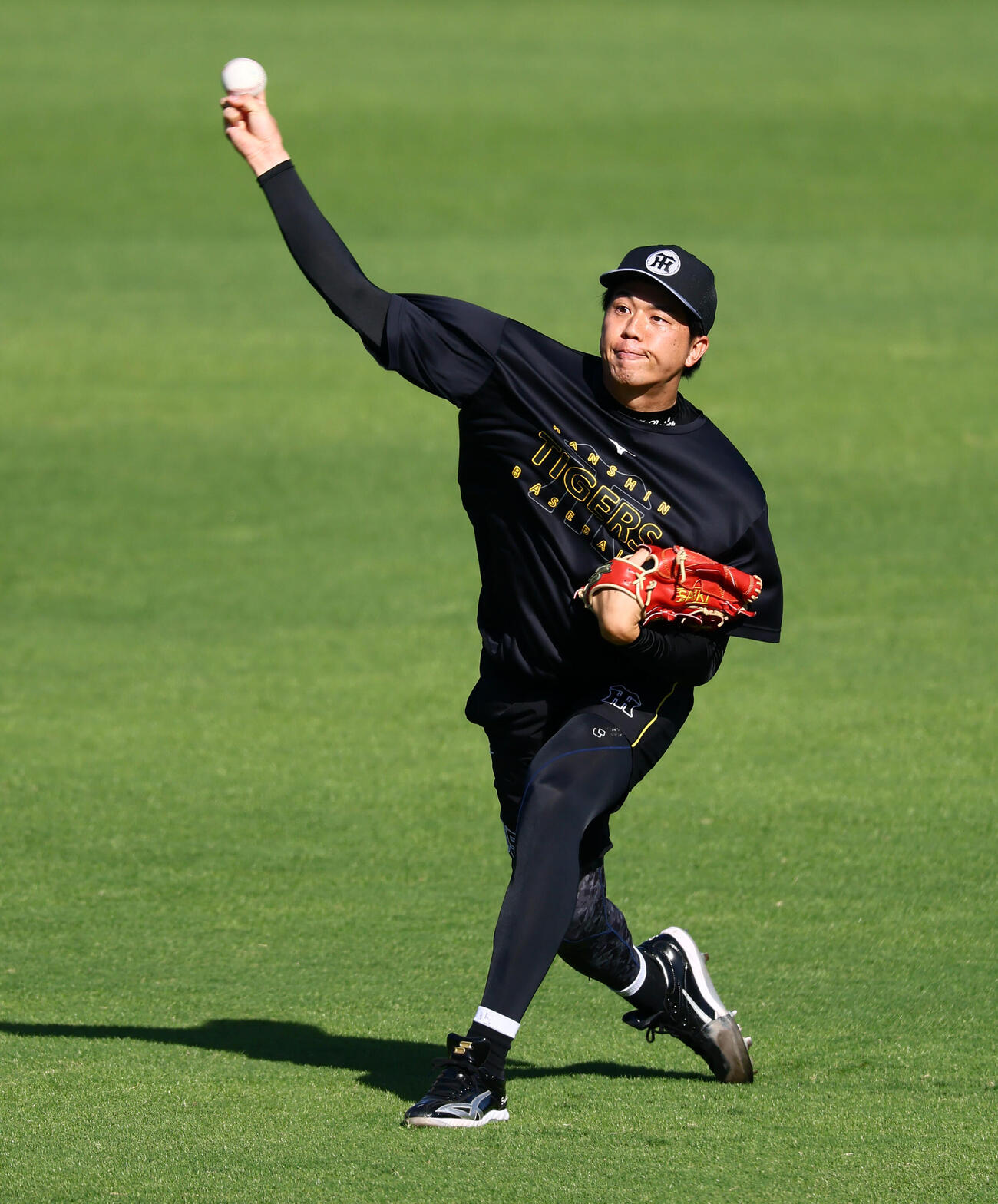 阪神対DeNA　練習でキャッチボールする阪神才木浩人（撮影・加藤哉）