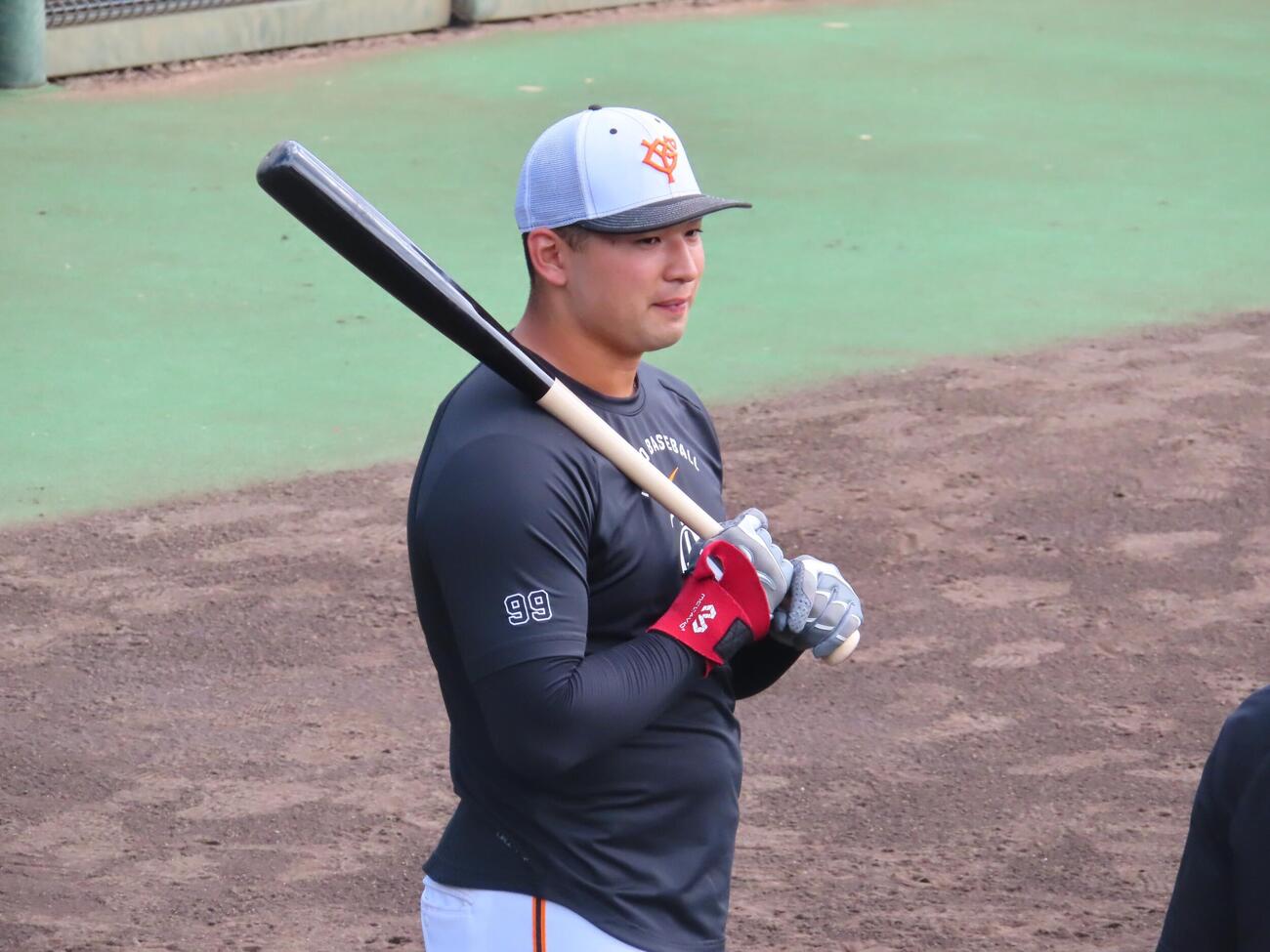 巨人練習　打撃練習をする藤井健翔