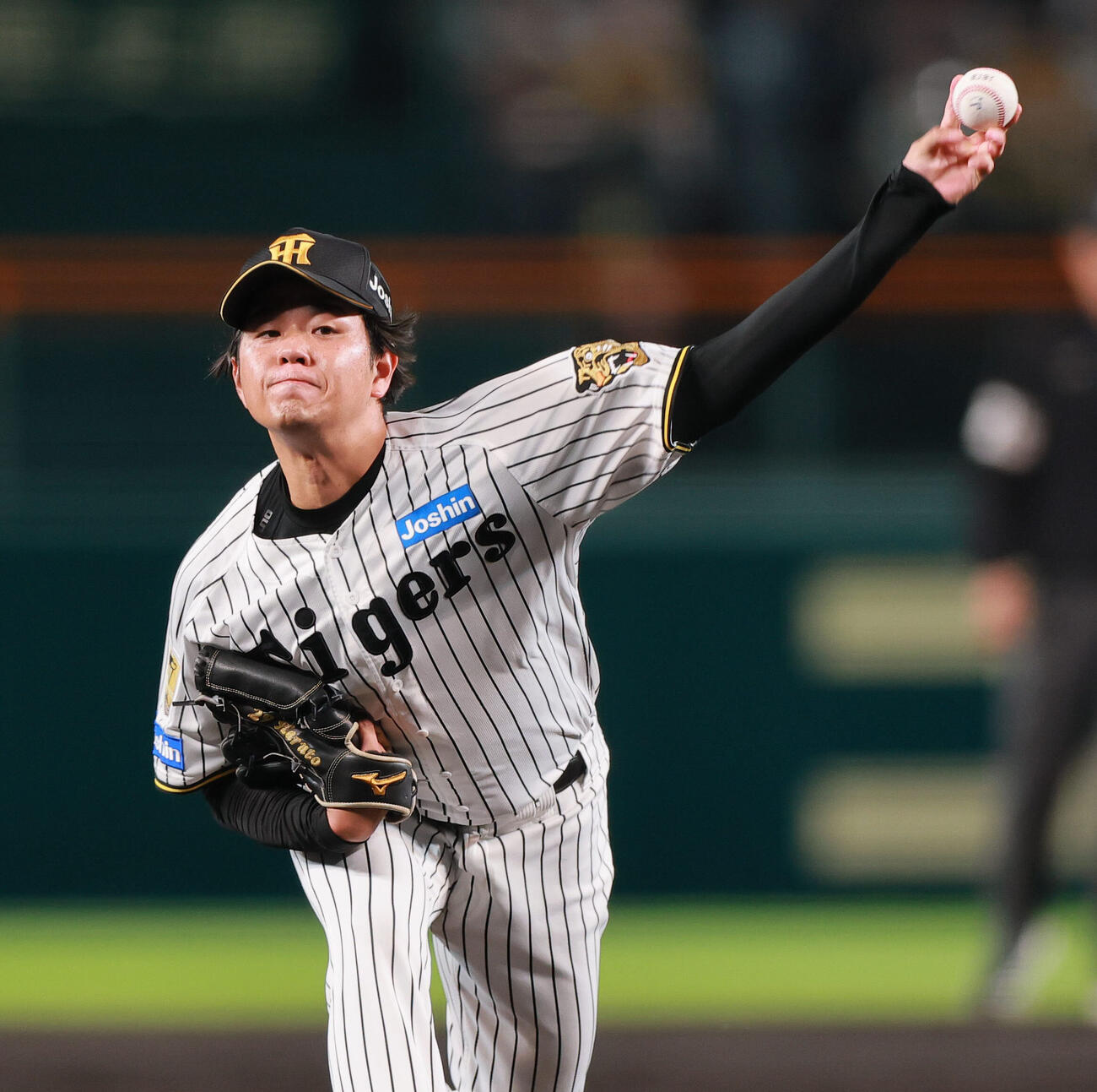 阪神対DeNA 3回表、力投する阪神高橋遥人（撮影・上山淳一）