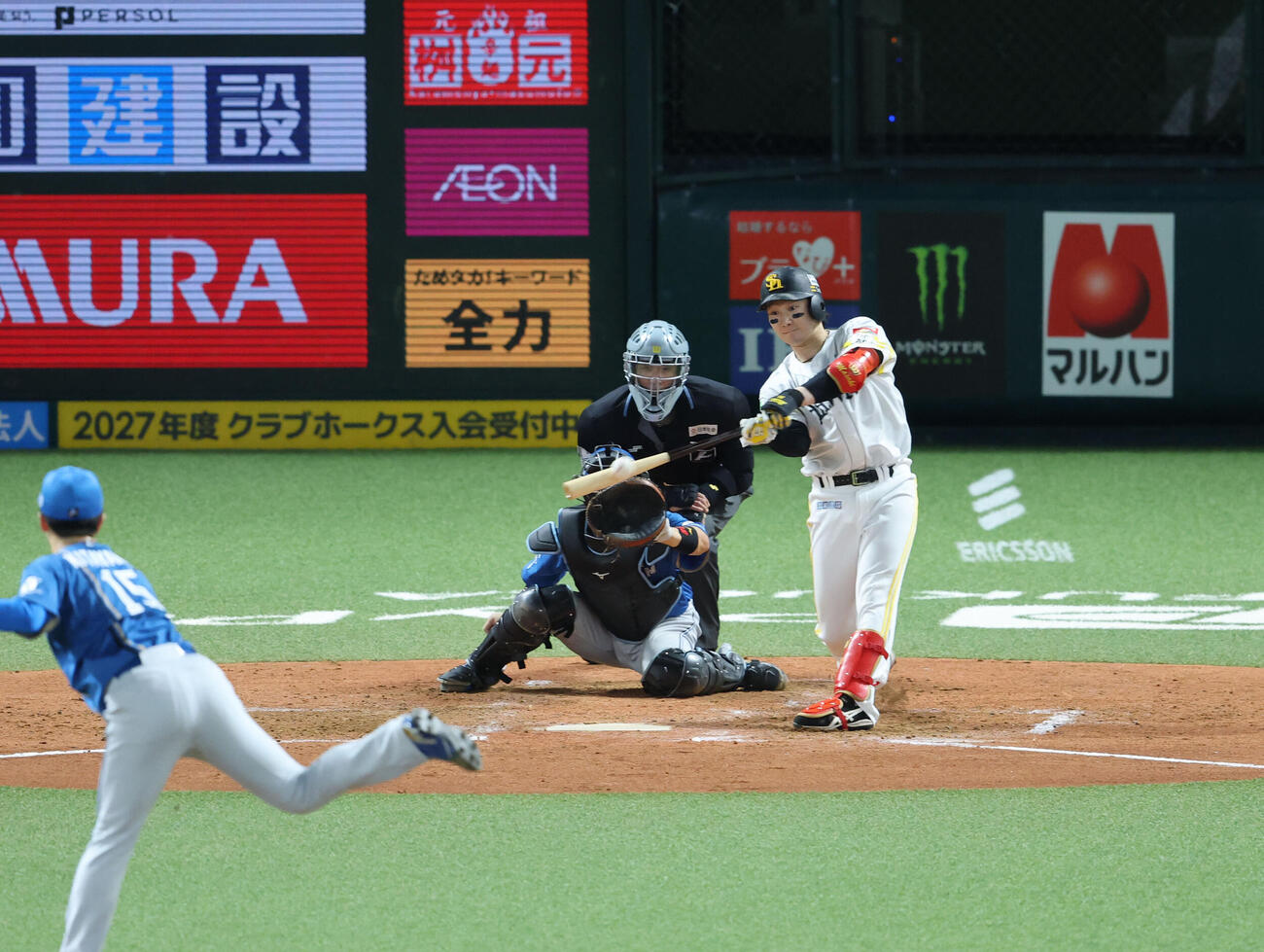 ソフトバンク対日本ハム　3回裏ソフトバンク無死三塁、正木智也は左越え適時二塁打を放つ（撮影・梅根麻紀）