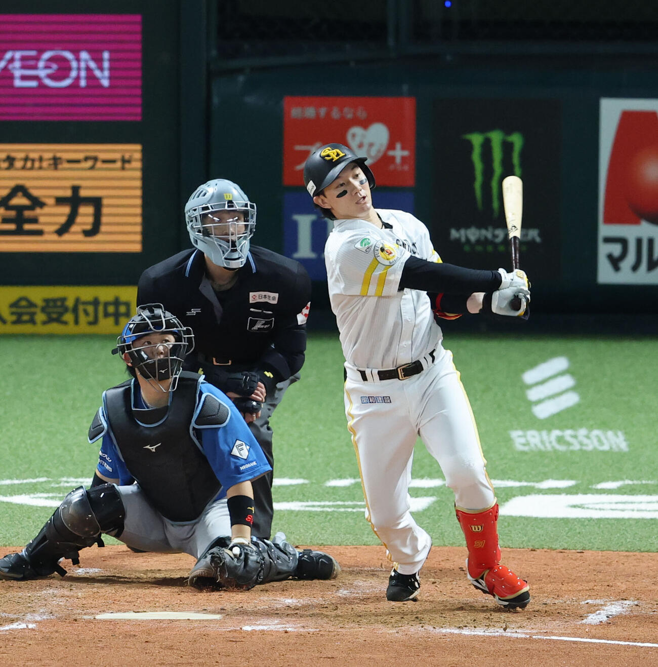 ソフトバンク対日本ハム　3回裏ソフトバンク無死三塁、正木智也は左越え適時二塁打を放つ（撮影・梅根麻紀）