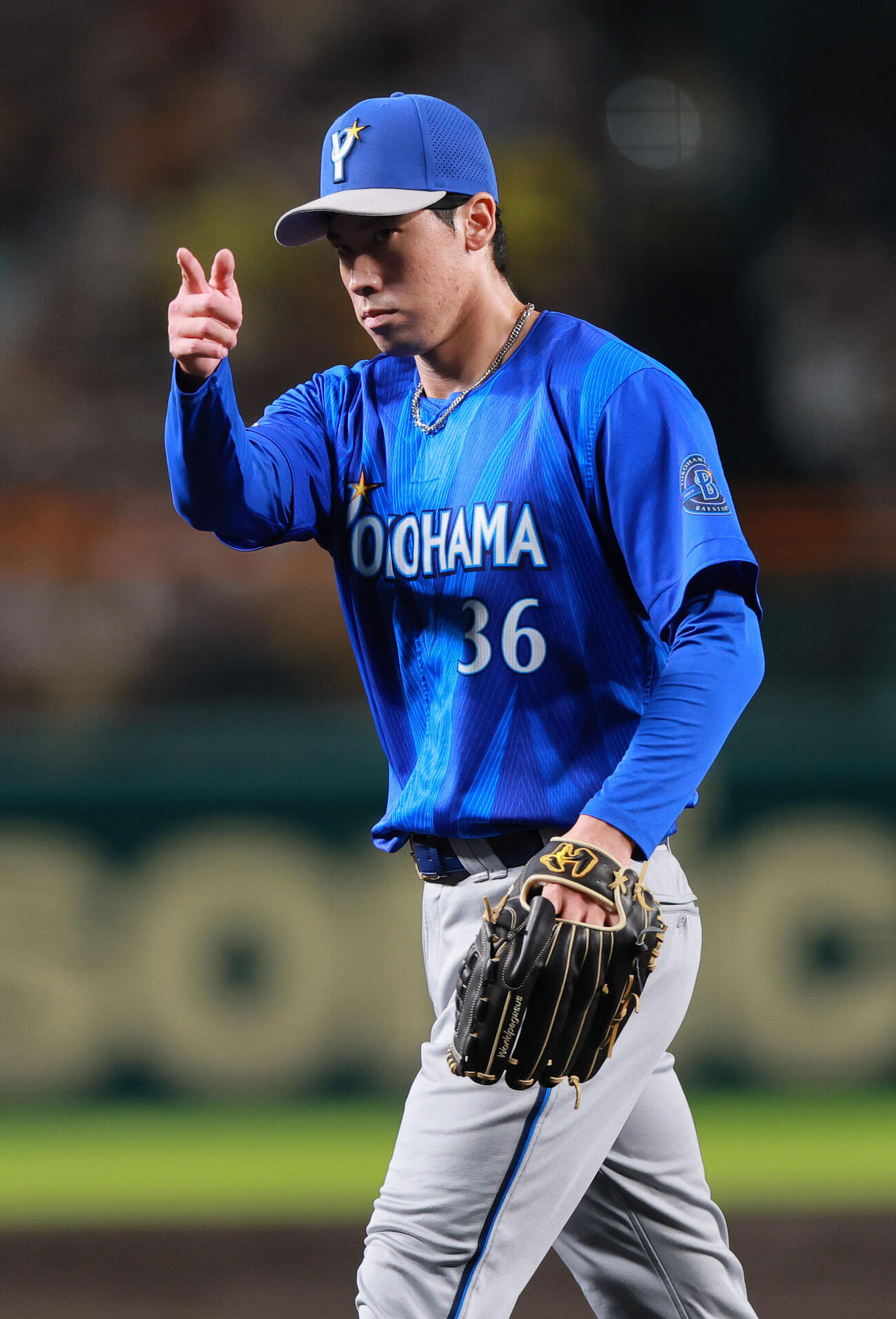 阪神対DeNA 1回裏阪神2死一、二塁、尾形崇斗は高寺望夢を空振り三振に仕留める（撮影・上山淳一）