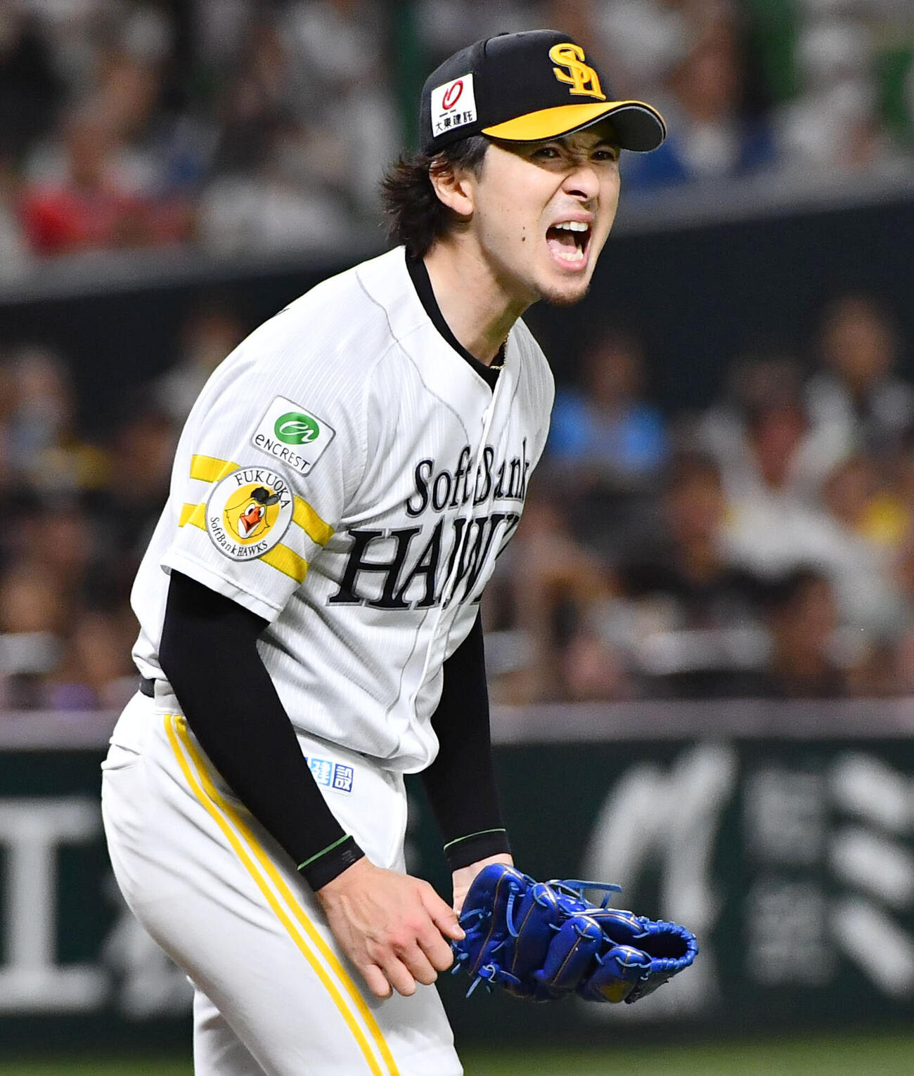 ソフトバンク対日本ハム　4回表日本ハム無死一塁、万波中正を三併殺に抑え、雄たけびをあげる上沢直之（撮影・岩下翔太）