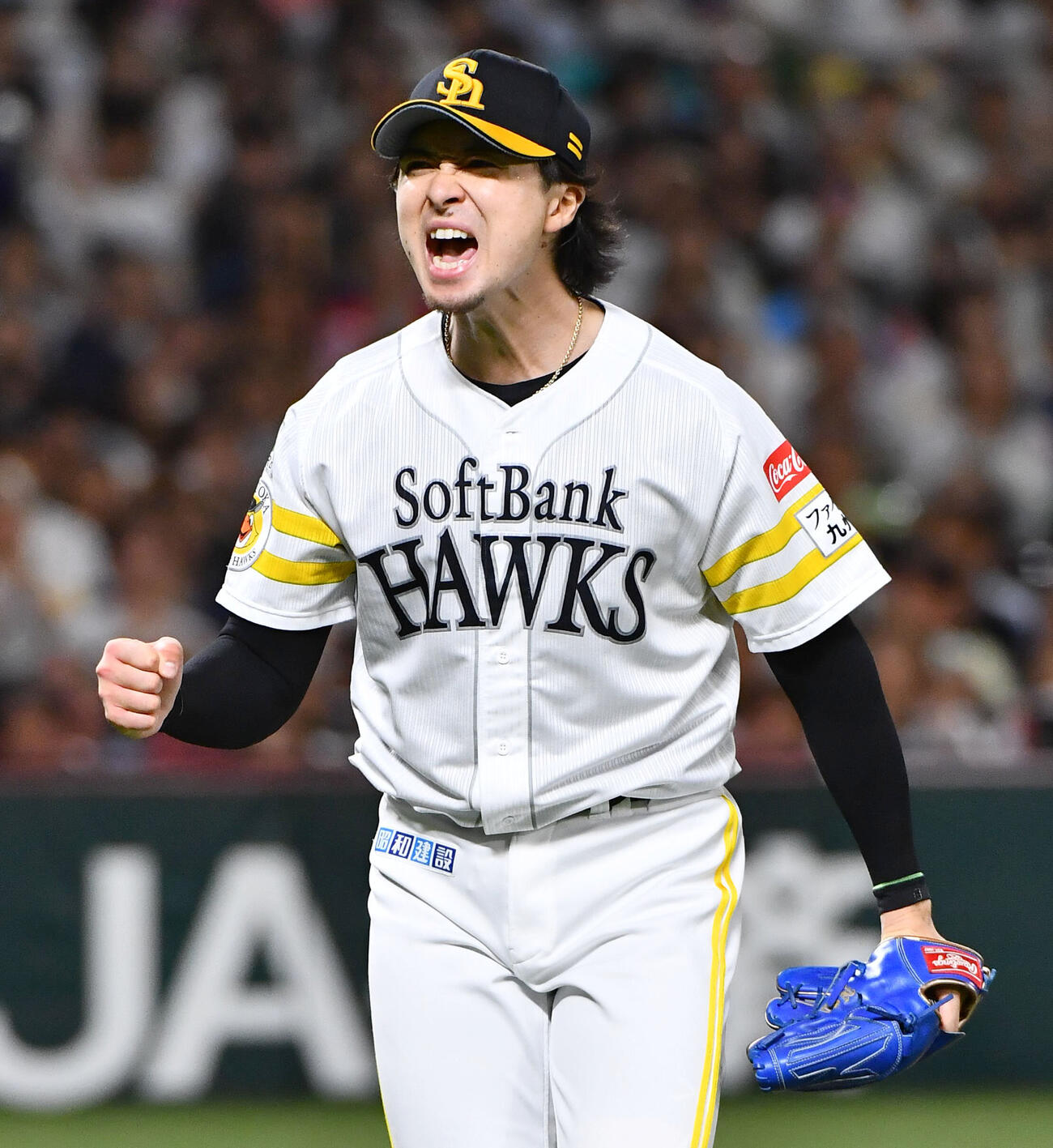 ソフトバンク対日本ハム　6回表日本ハム2死二塁、万波中正を空振り三振に抑え、雄たけびをあげる上沢直之（撮影・岩下翔太）