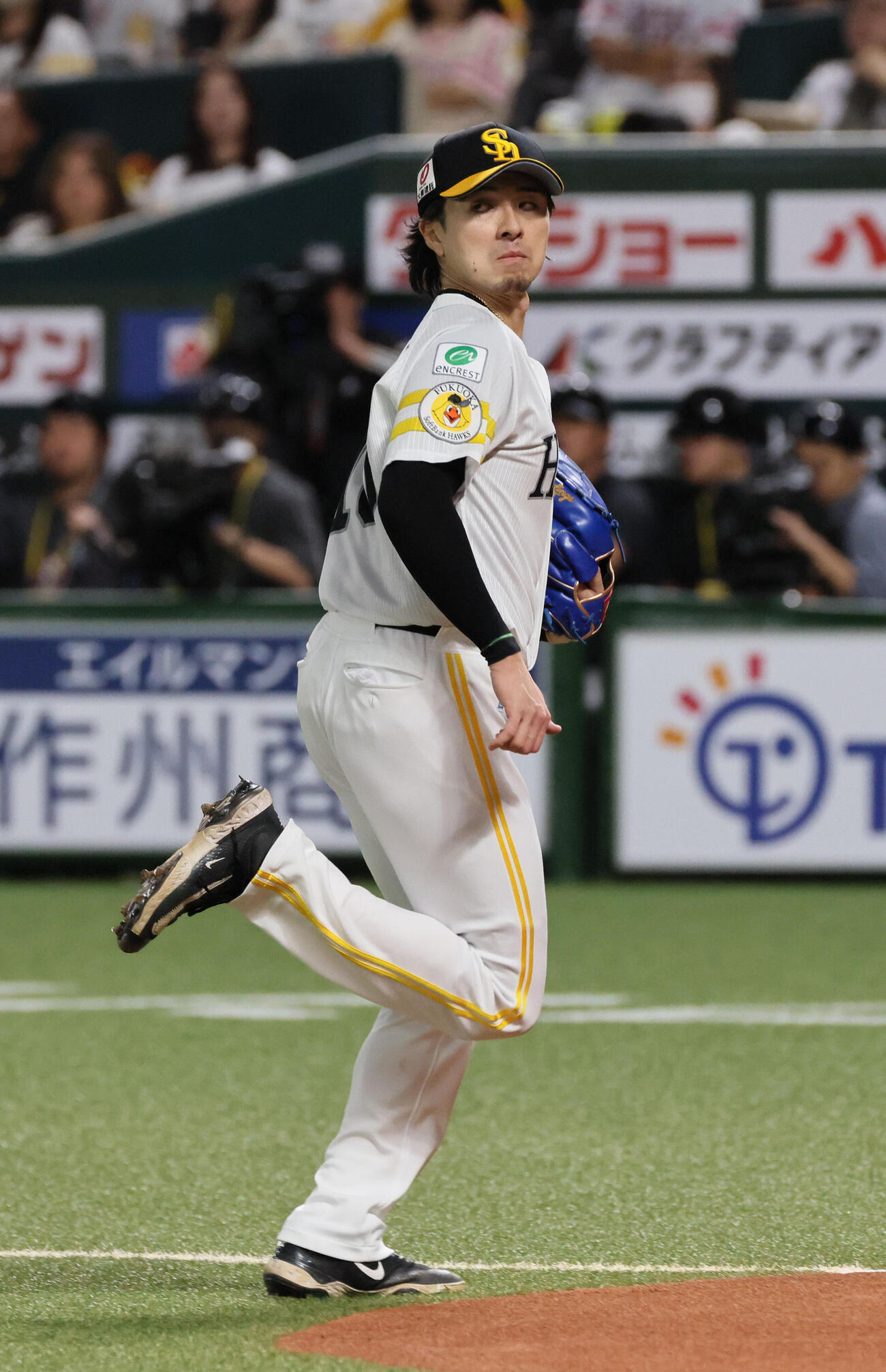 ソフトバンク対日本ハム　1回表日本ハム無死一、二塁、清宮幸太郎に先制左前適時打を浴びた上沢直之（左）と山本祐大（撮影・加藤孝規）