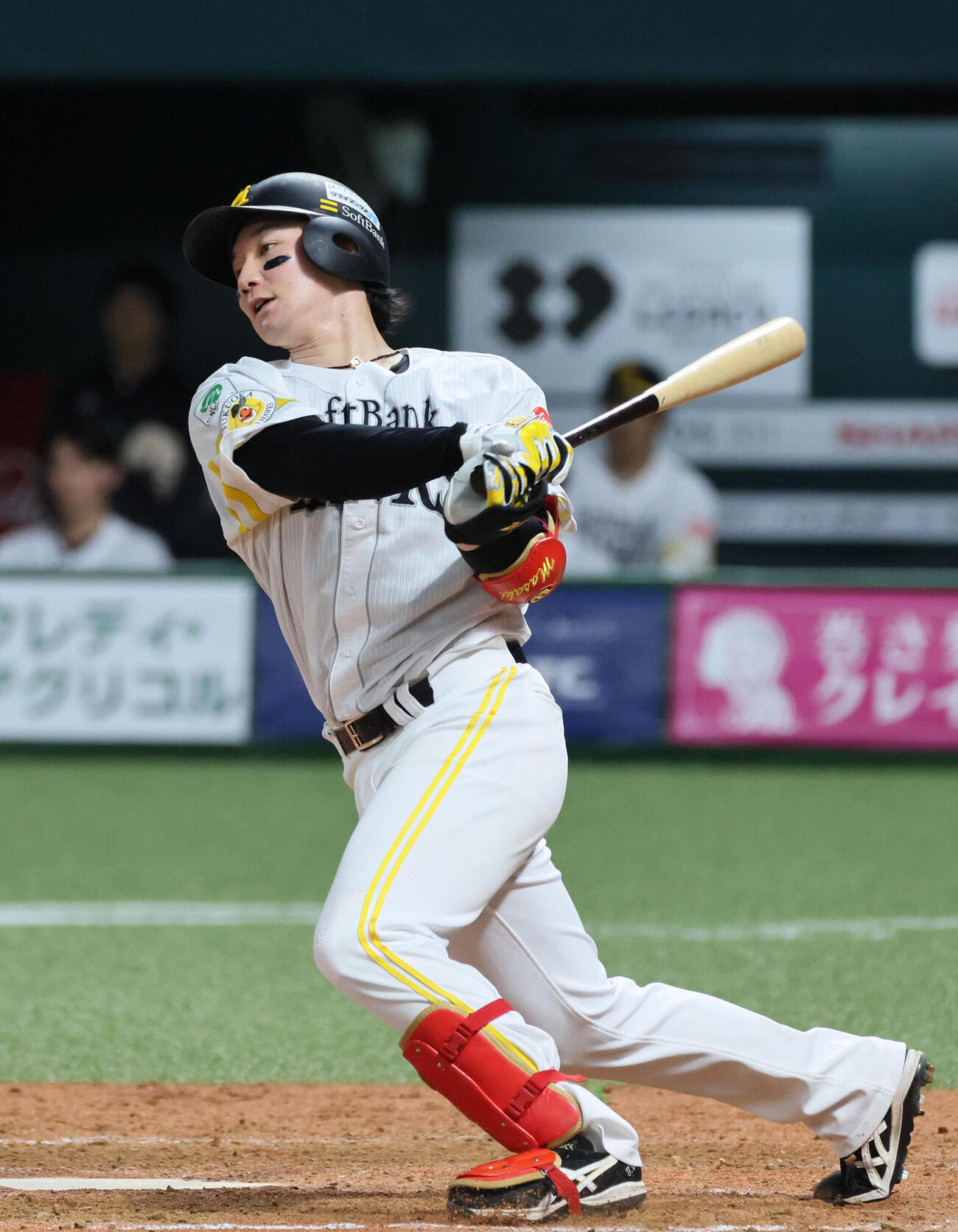 ソフトバンク対日本ハム　5回裏ソフトバンク1死、正木智也は左前打を放つ（撮影・加藤孝規）