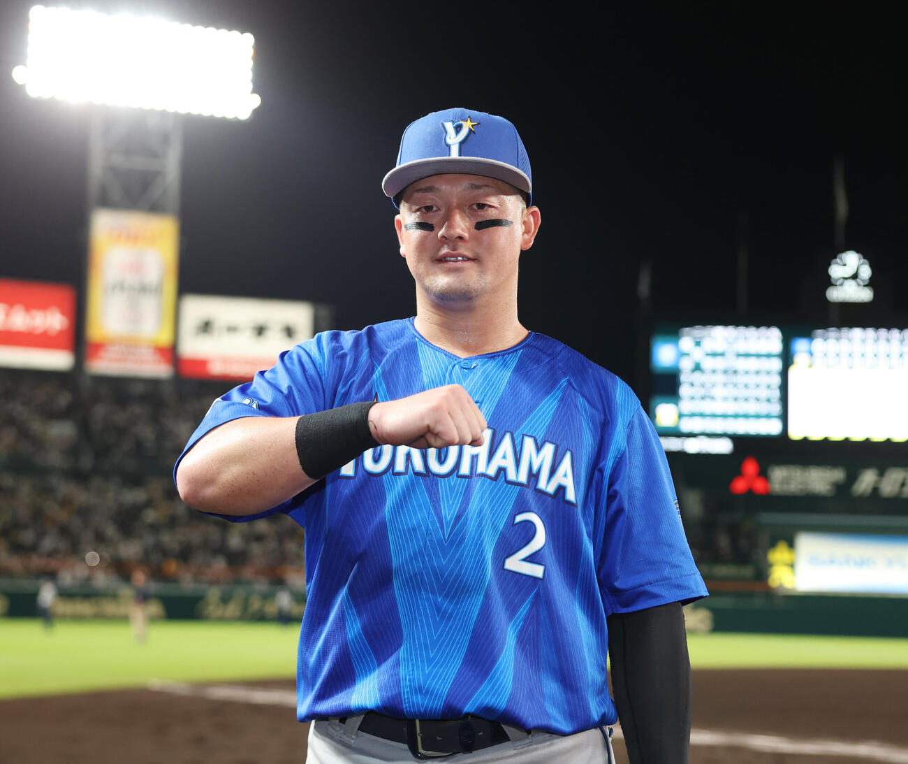 阪神対DeNA　勝利しデスターシャポーズをするDeNA牧秀悟（撮影・増田悦実）