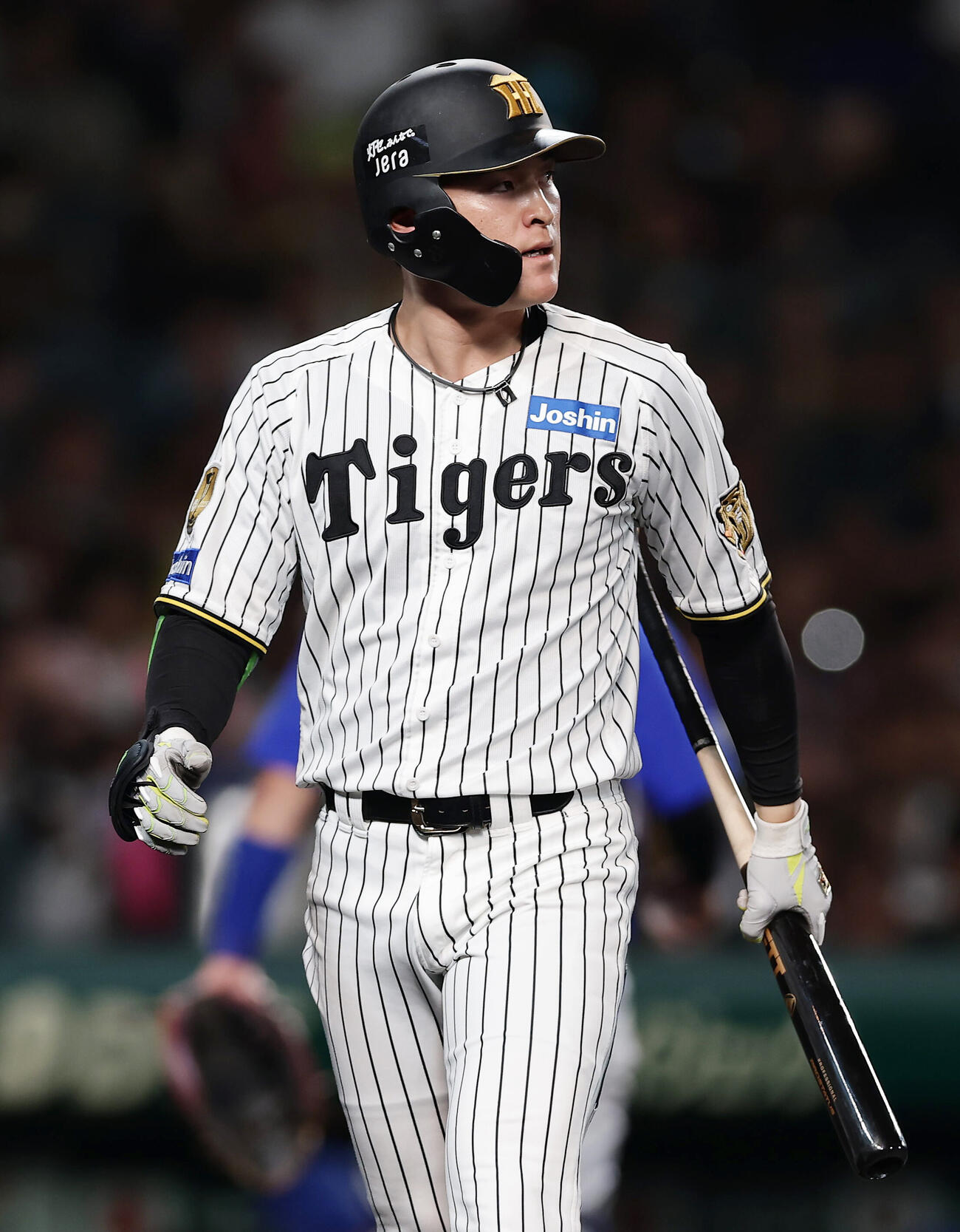 阪神対DeNA 1回裏阪神2死一、二塁、空振り三振に倒れた高寺望夢（撮影・前田充）