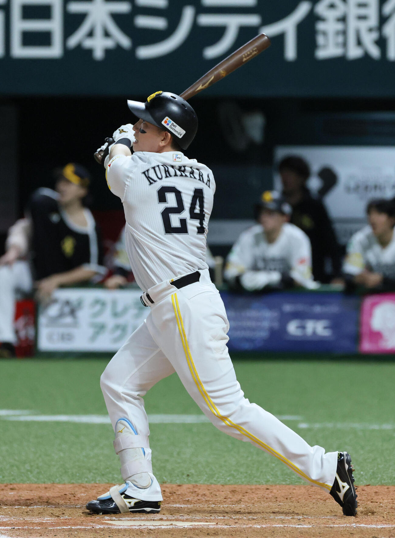 ソフトバンク対日本ハム　9回裏ソフトバンク1死満塁、栗原陵矢はサヨナラの右中間越え満塁本塁打を放つ（撮影・加藤孝規）
