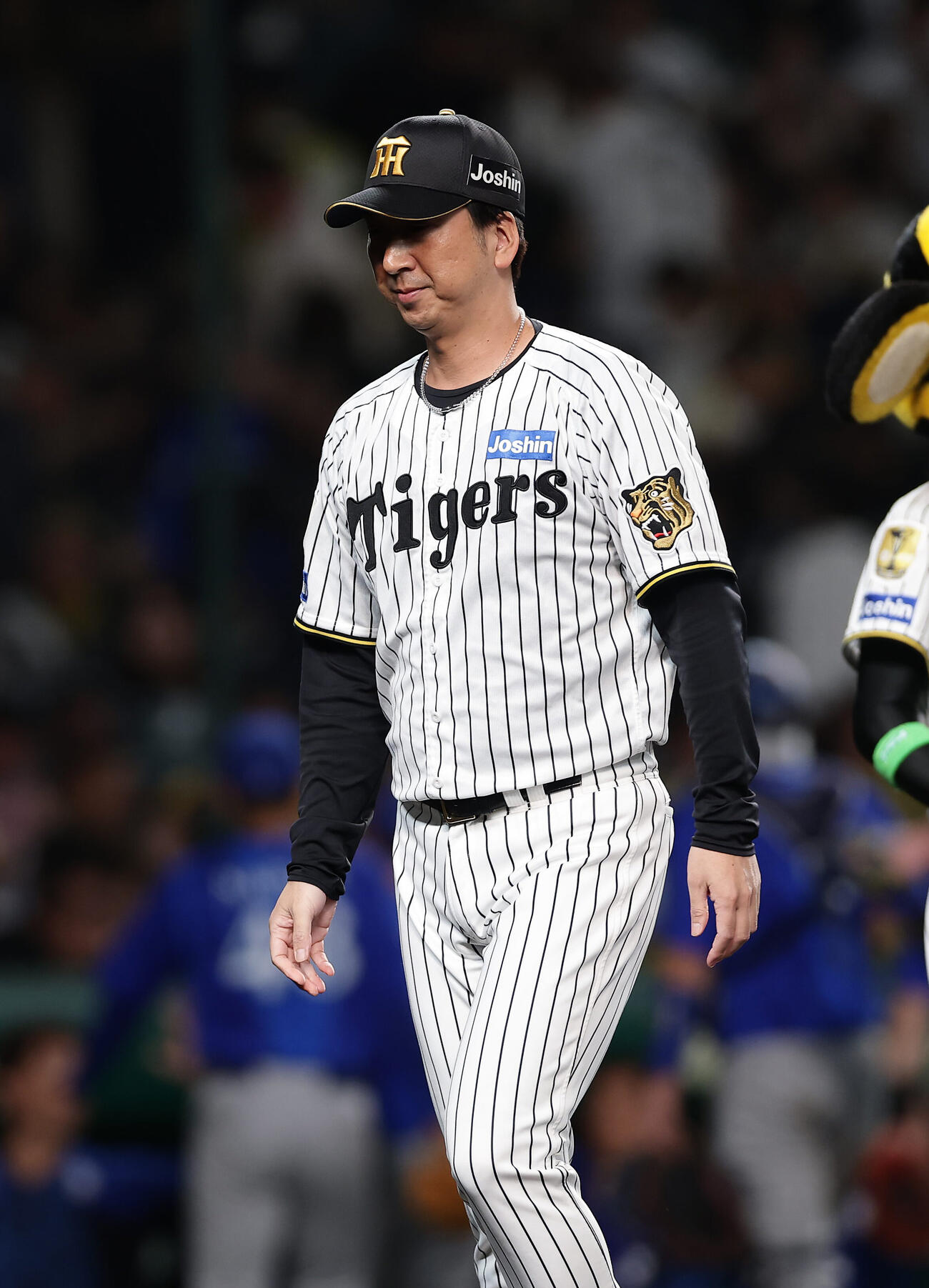 阪神対DeNA DeNAに連敗し、引き揚げる阪神藤川球児監督（撮影・前田充）