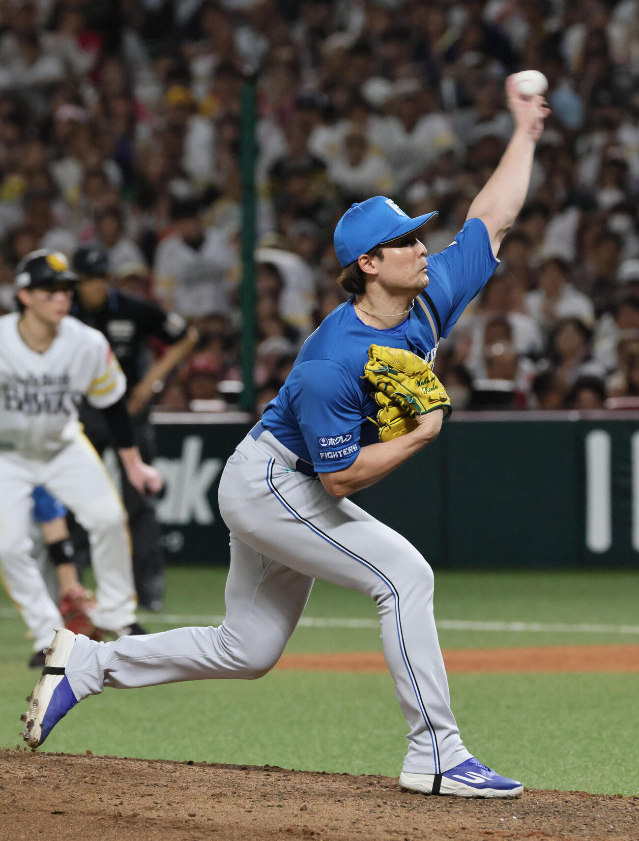 ソフトバンク対日本ハム　7回裏ソフトバンク2死一、二塁、日本ハム2番手の上原健太（撮影・加藤孝規）