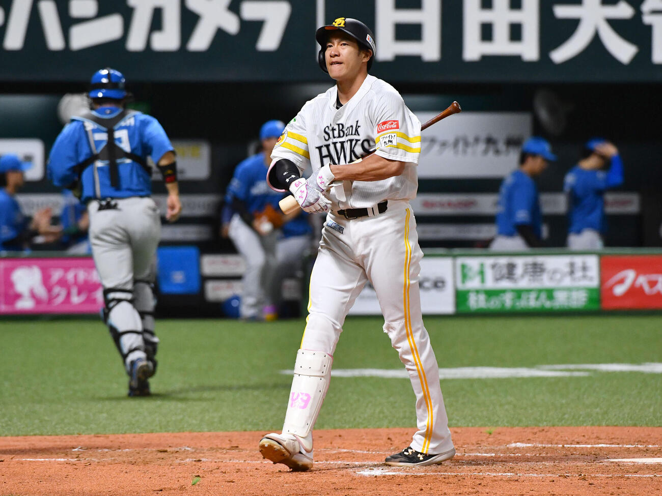 ソフトバンク対日本ハム　1回裏ソフトバンク2死一、二塁、見逃し三振に倒れ、厳しい表情を見せる柳田悠岐（撮影・岩下翔太）