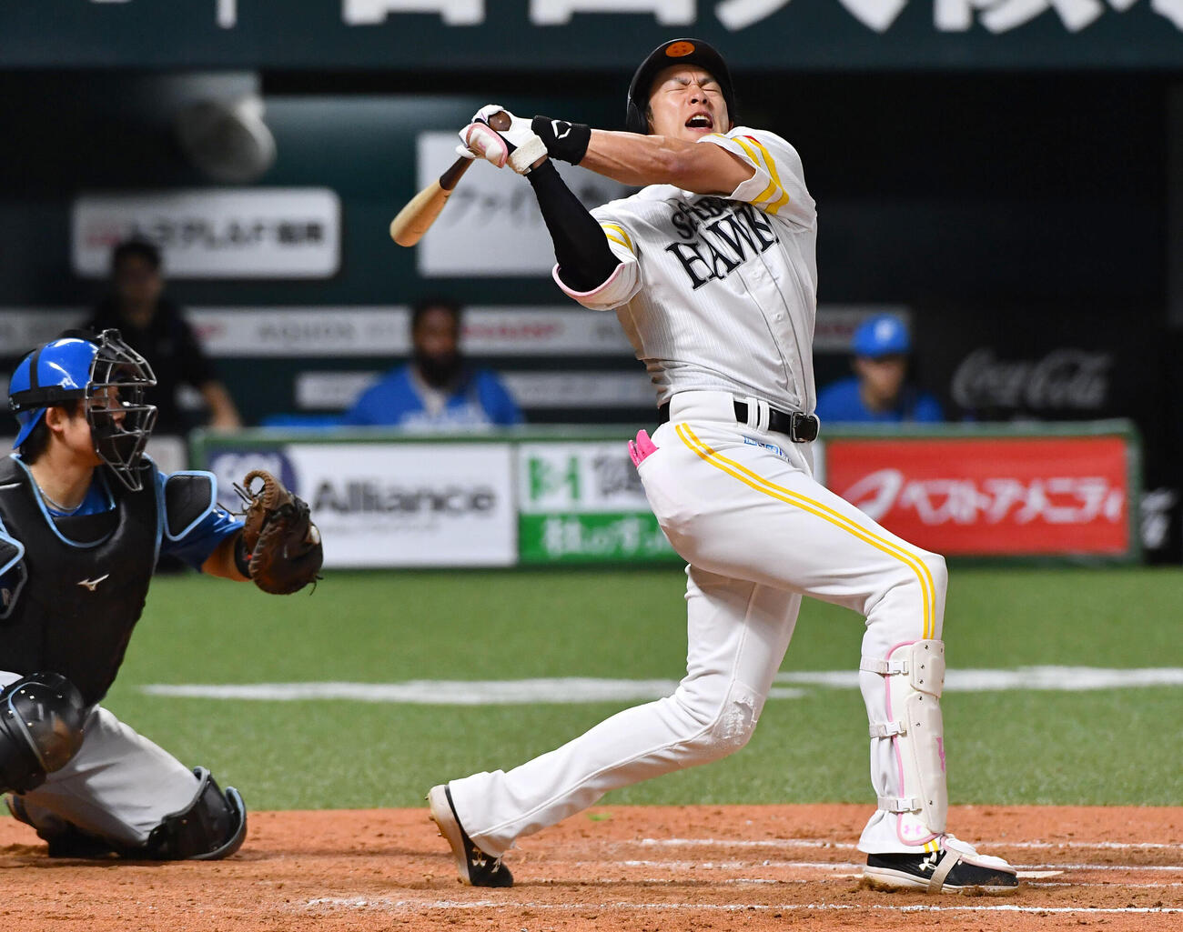 ソフトバンク対日本ハム　8回裏ソフトバンク無死一塁、空振り三振に倒れた柳田悠岐（撮影・岩下翔太）