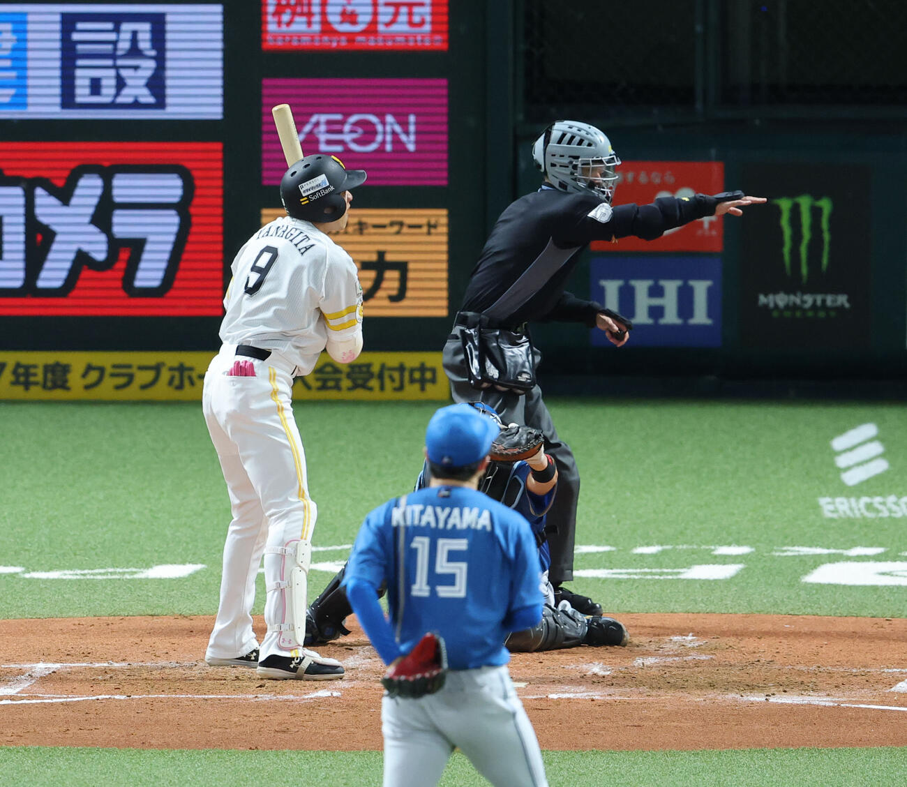ソフトバンク対日本ハム　1回裏ソフトバンク2死一、二塁、柳田悠岐は見逃しの三振（撮影・梅根麻紀）
