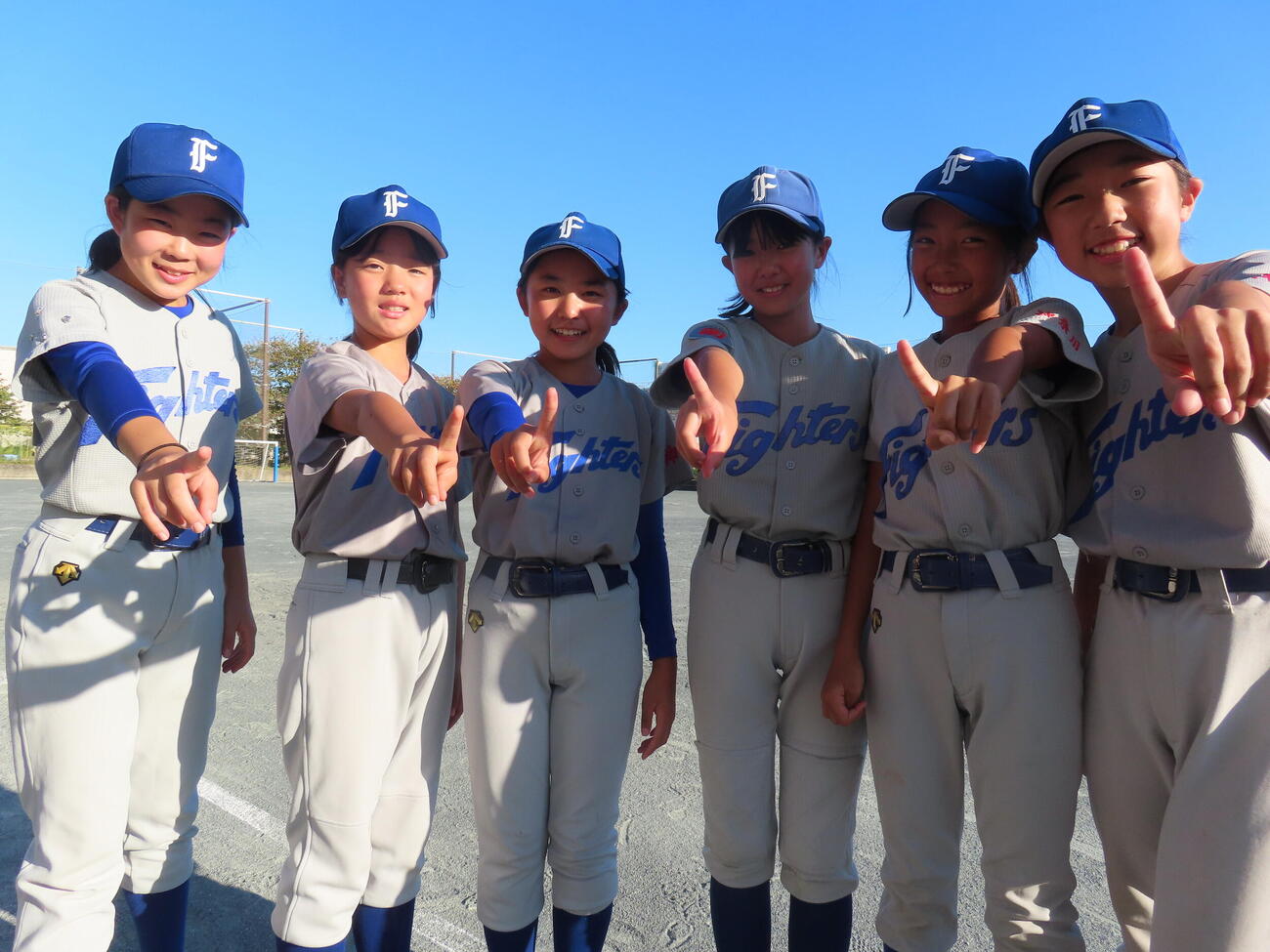 藤沢市で活動する女子小学生だけの野球チーム「羽鳥ガールズ」